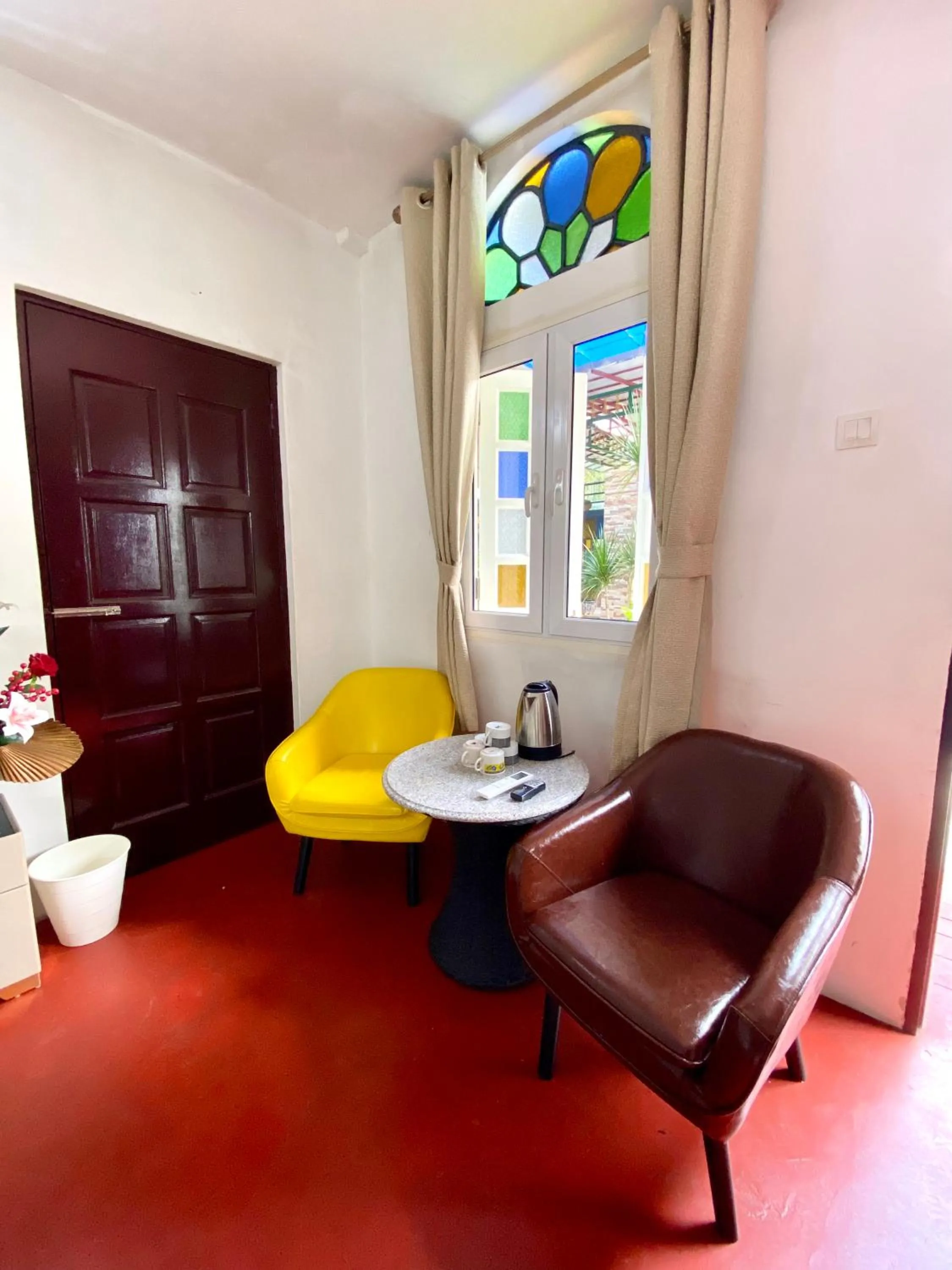 Seating area in Bayu Bayu Hotel by Soft Loft