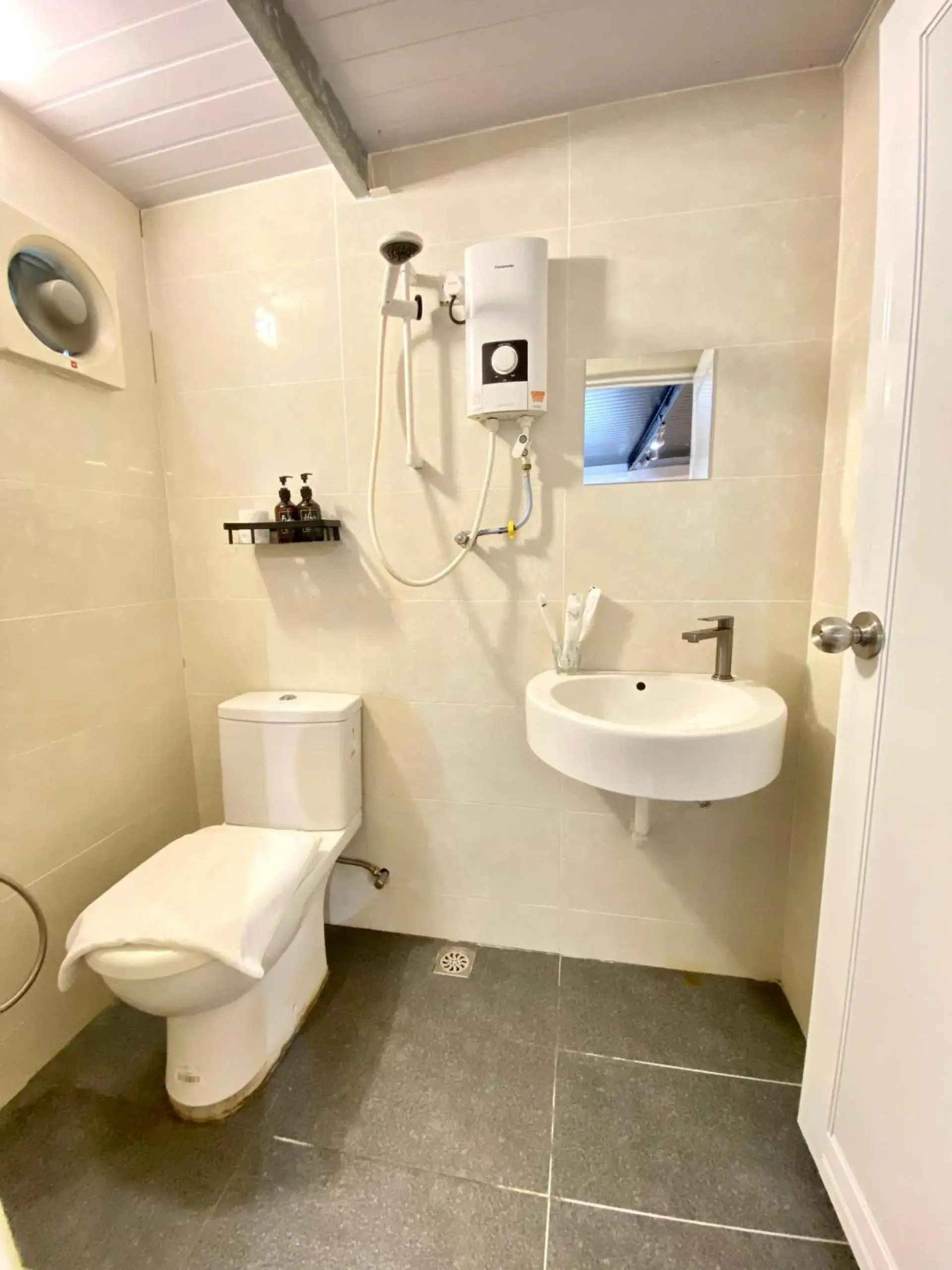 Shower in Bayu Bayu Hotel by Soft Loft Shower in Bayu Bayu Hotel by Soft Loft