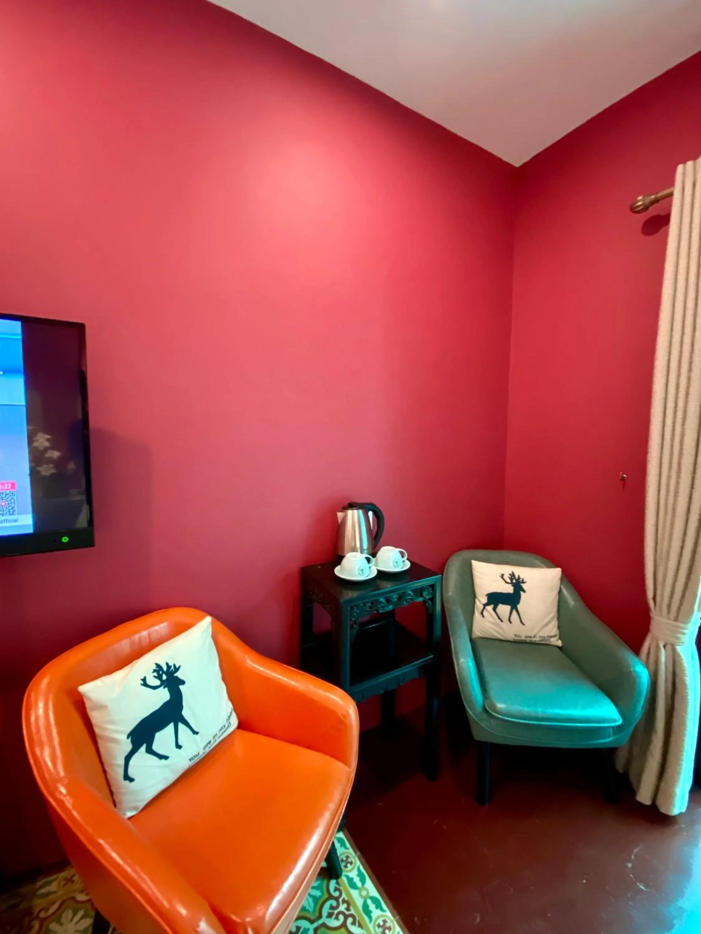 TV and multimedia in Bayu Bayu Hotel by Soft Loft