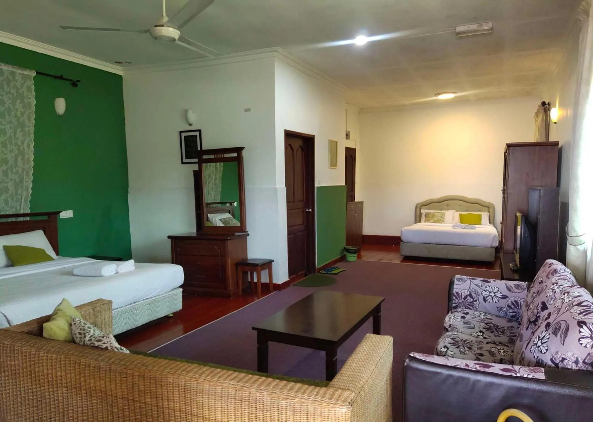 Photo of the whole room, Bed in Nabalu Kundasang