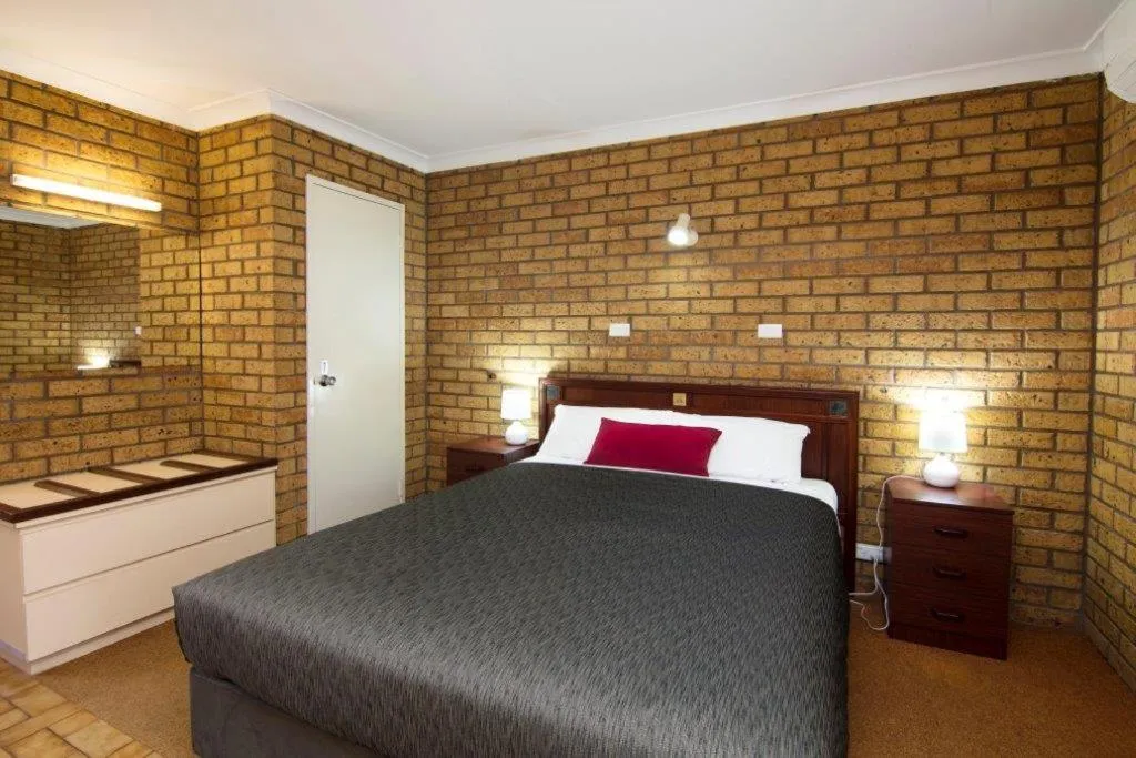 Bed in Cervantes Pinnacles Motel