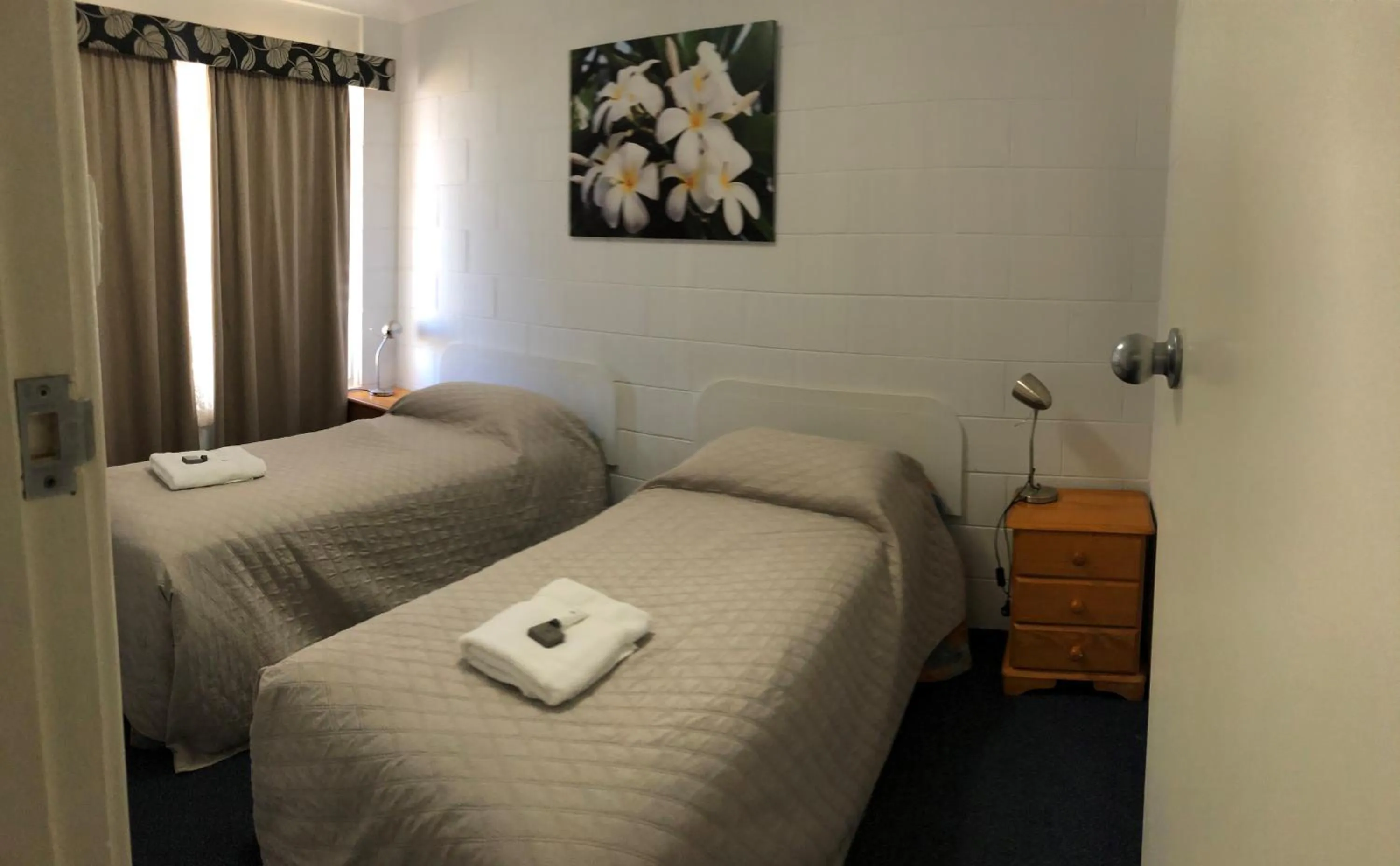 Bed in Carnarvon Gateway Motel