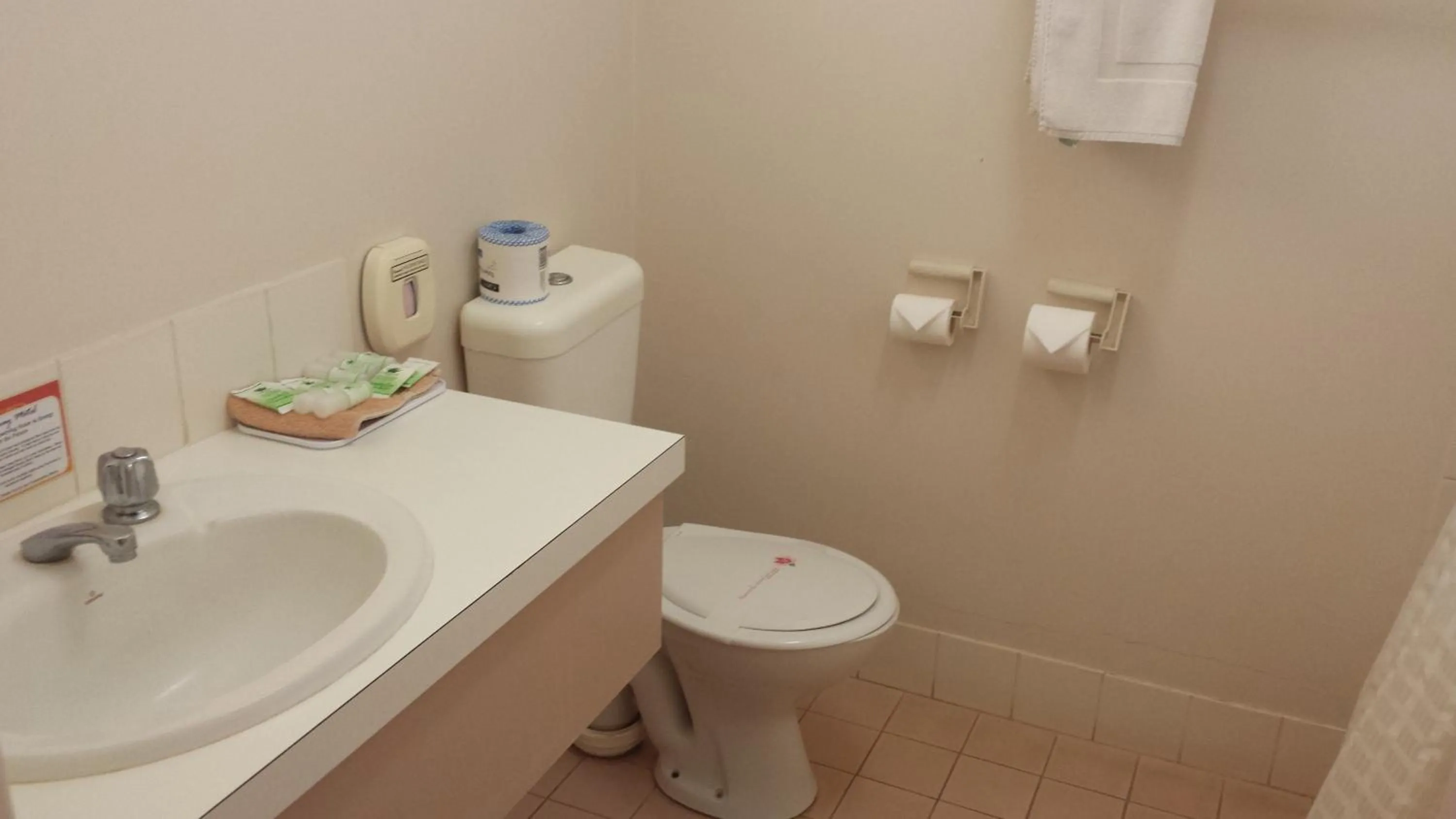 Bathroom in Carnarvon Gateway Motel
