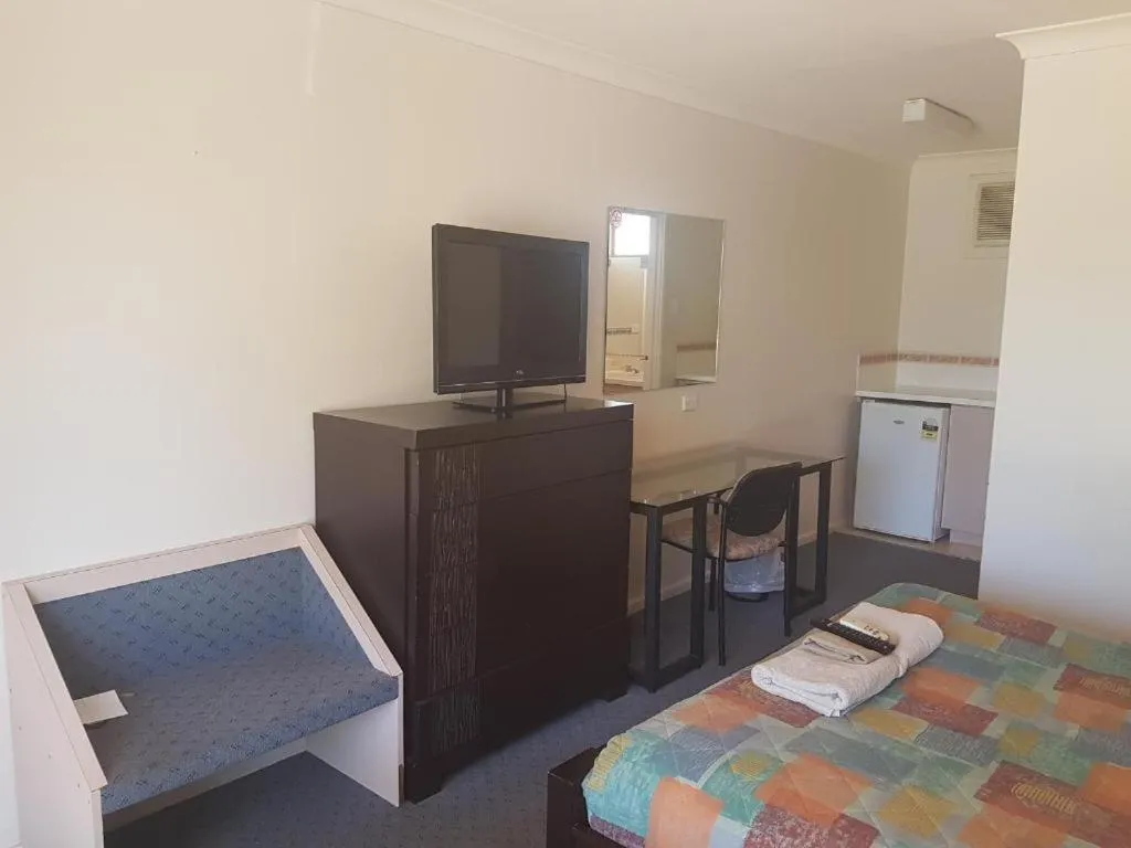 Bed in Carnarvon Gateway Motel