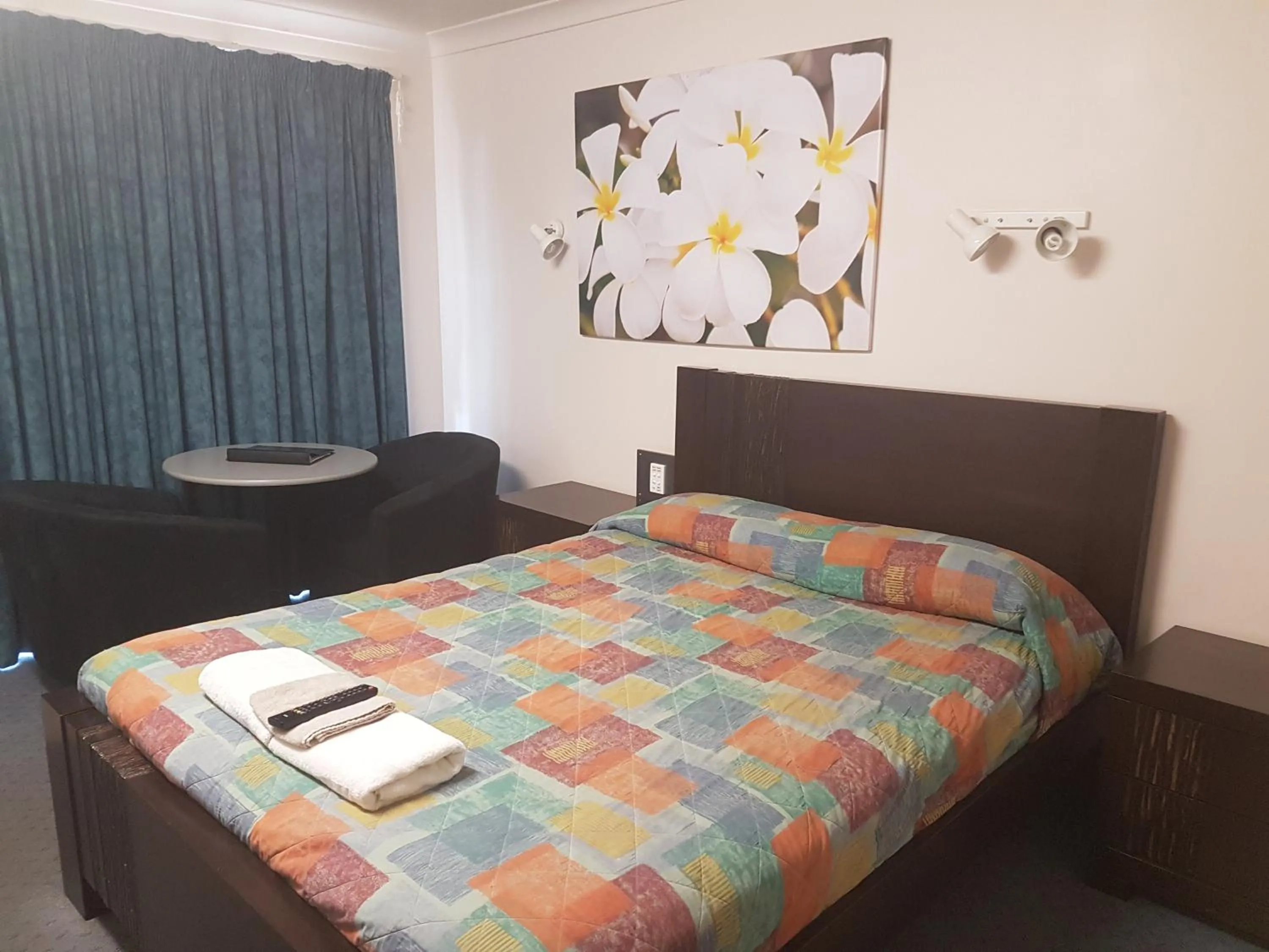 Bed in Carnarvon Gateway Motel