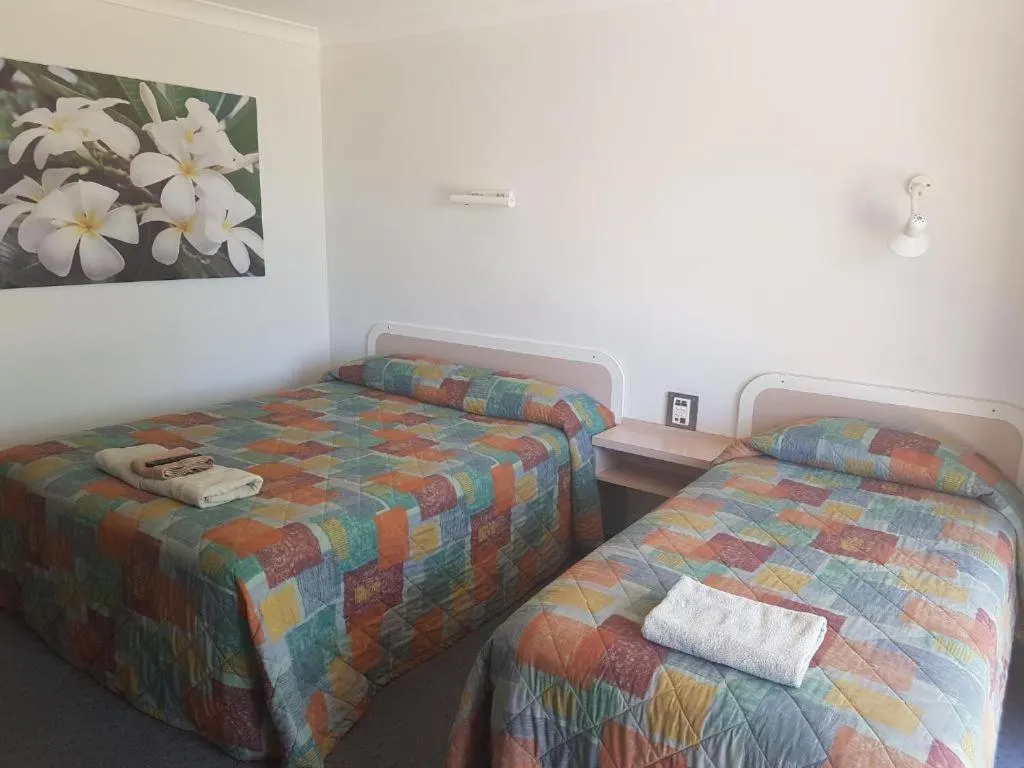 Bed in Carnarvon Gateway Motel