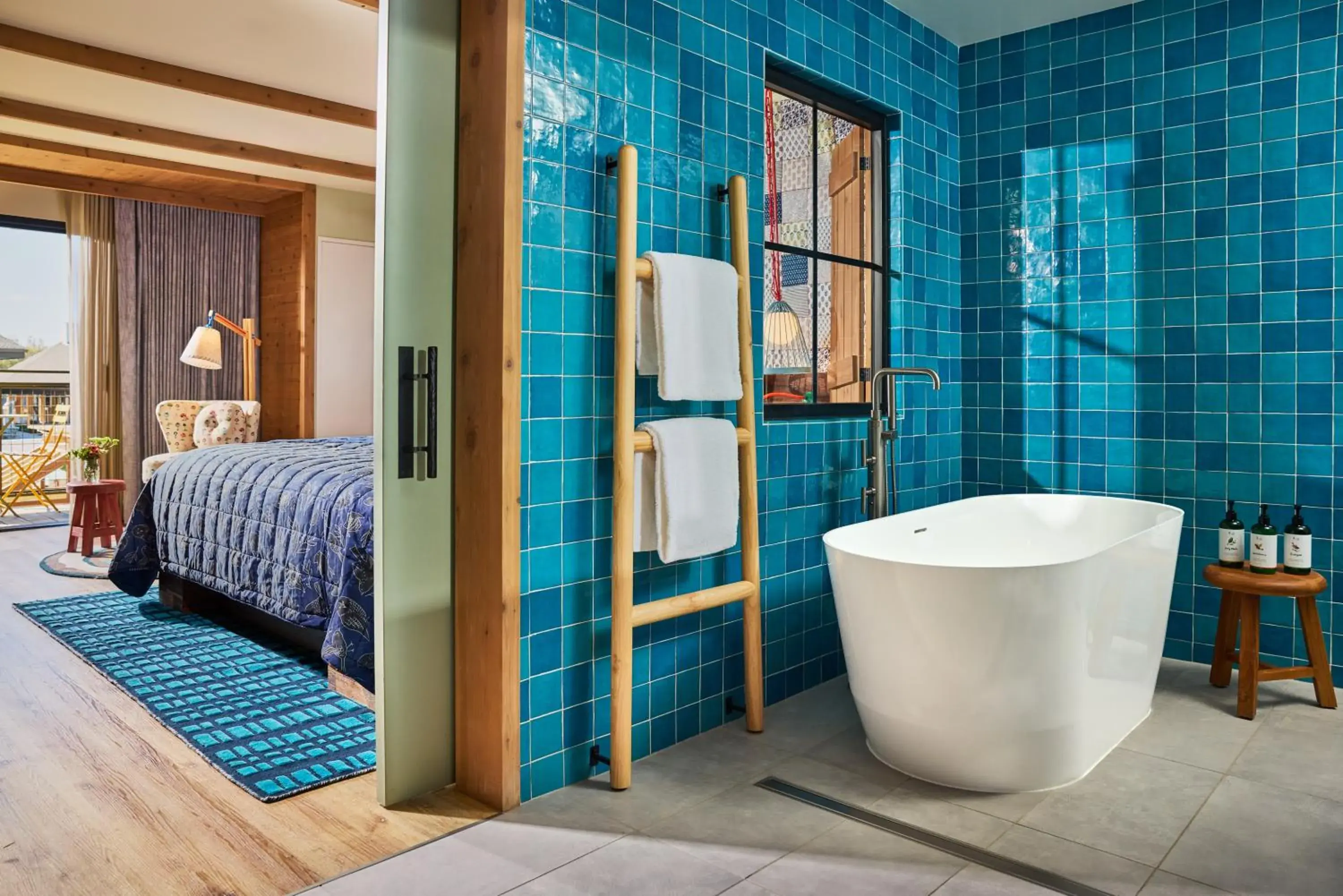 Bath, Bed in Treehouse Hotel Silicon Valley Bath, Bed in Treehouse Hotel Silicon Valley