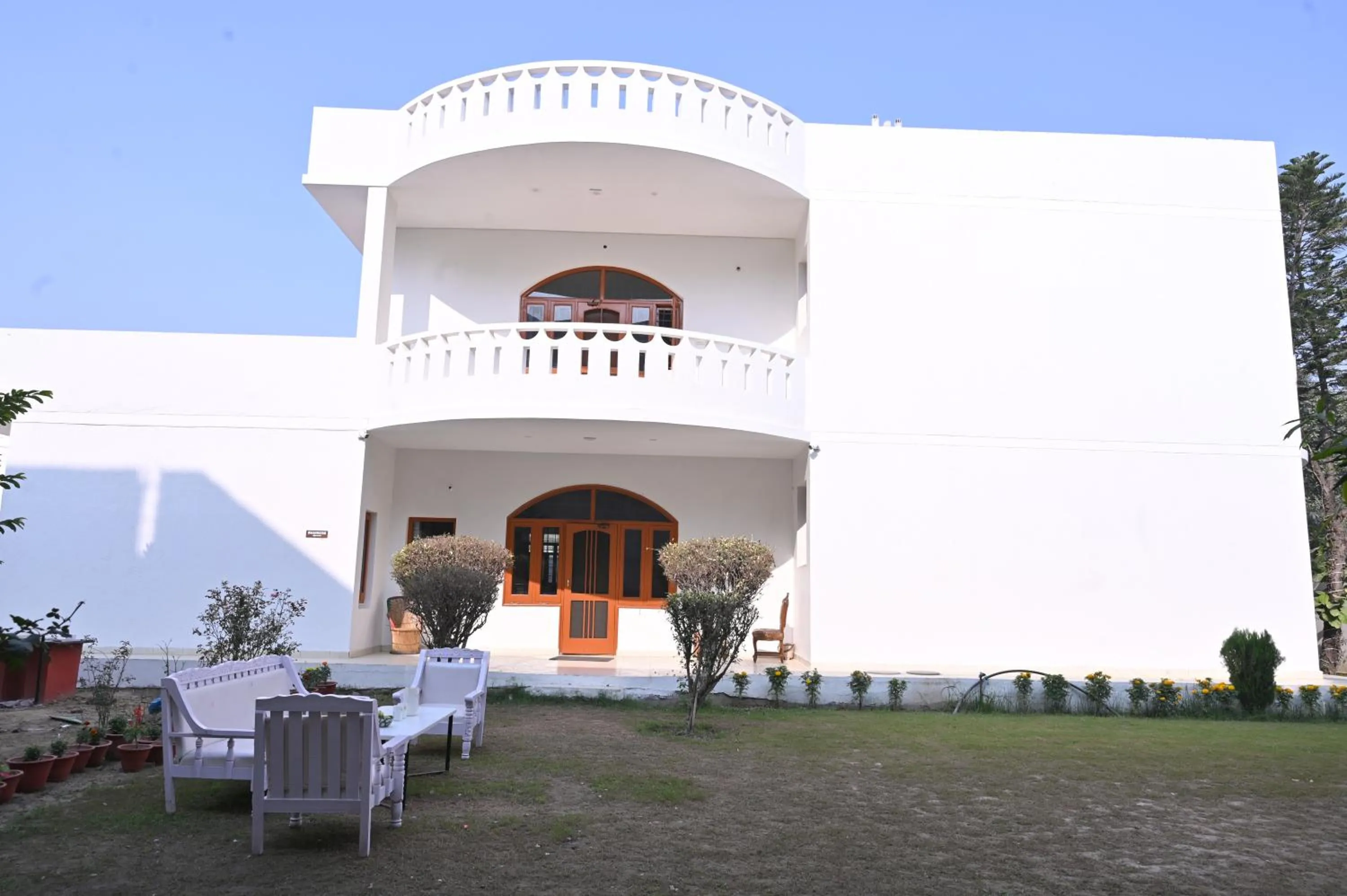 Property building in Paradise Island