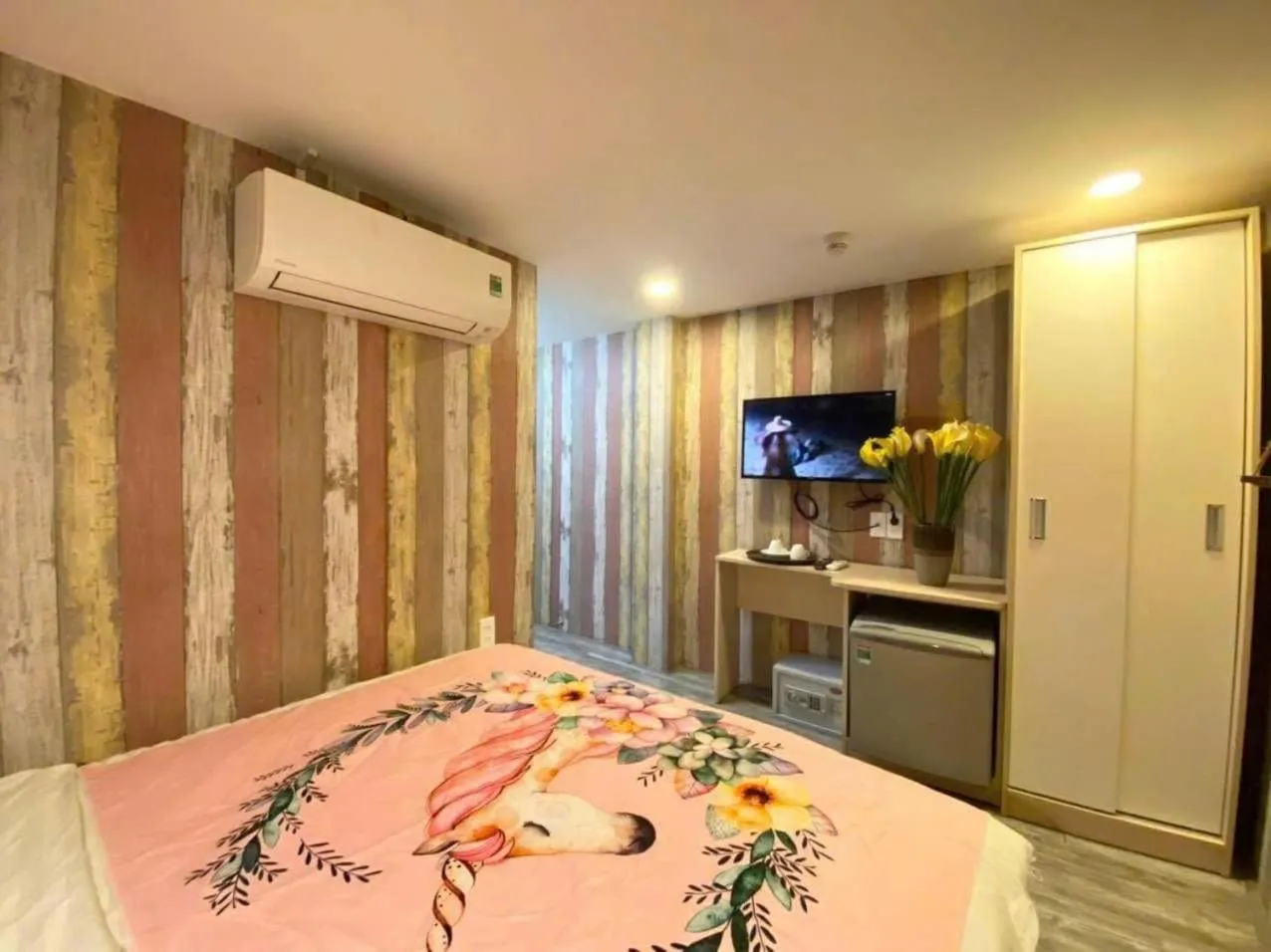 Bedroom, Bed in Galaxy Boutique Sai Gon Central Hotel