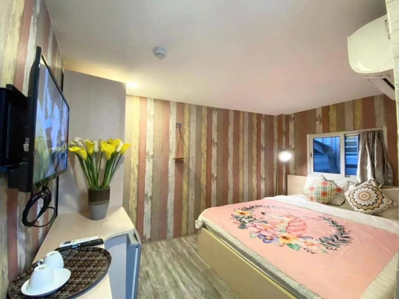 Bedroom, Bed in Galaxy Boutique Sai Gon Central Hotel