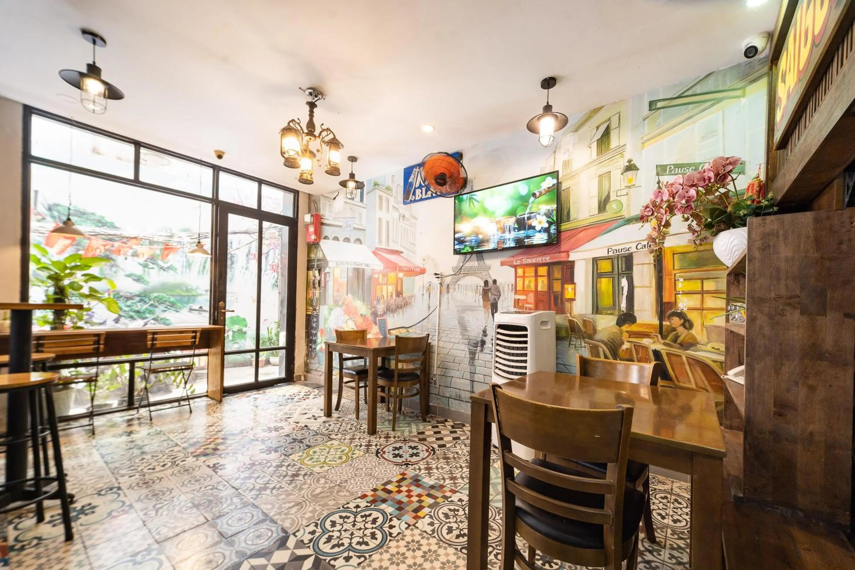 Communal lounge/ TV room in Galaxy Boutique Sai Gon Central Hotel