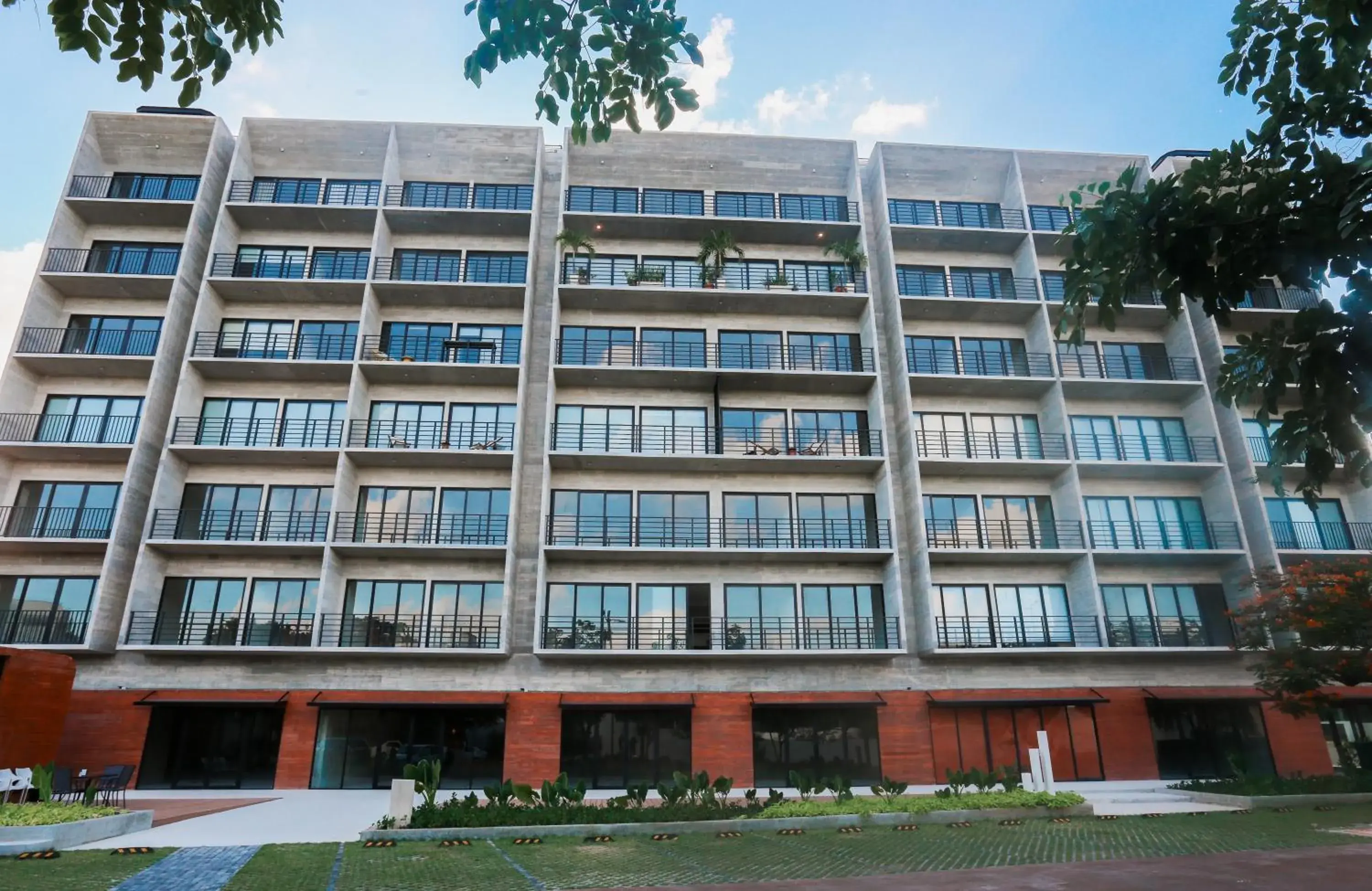 Property building in Everglades Suites Property building in Everglades Suites