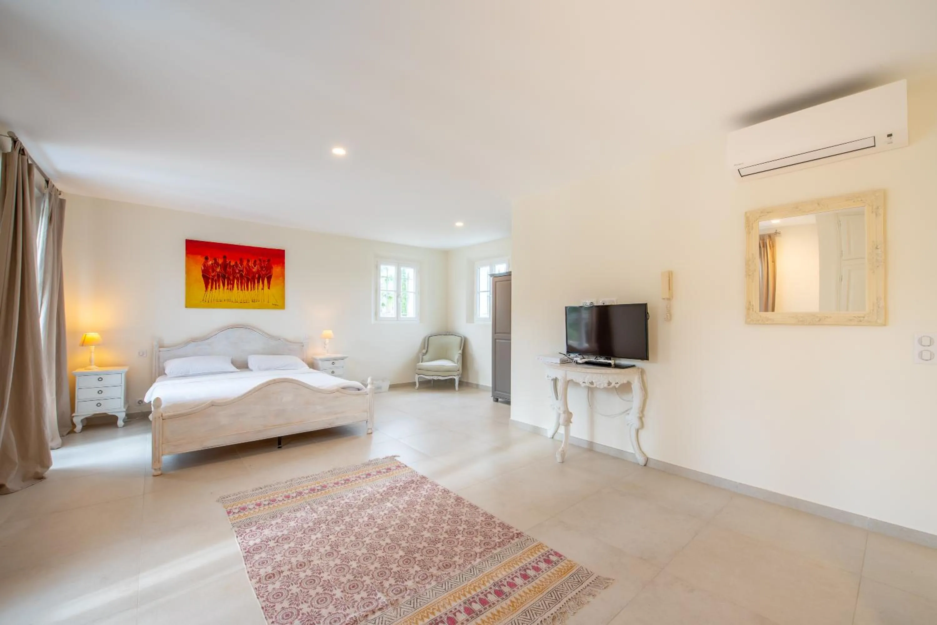 Bedroom, Bed in Villa le Roi Soleil
