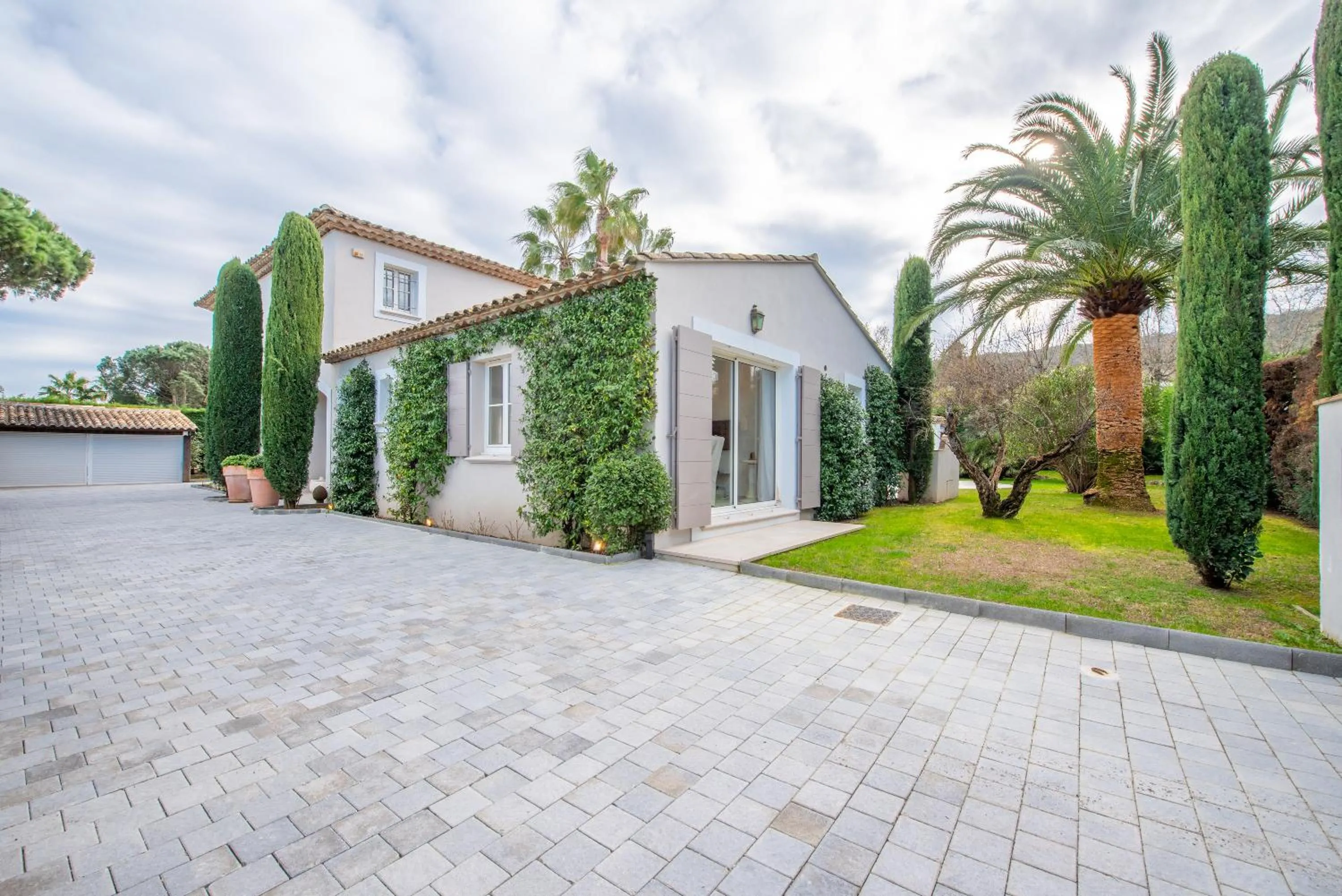 Property building in Villa le Roi Soleil