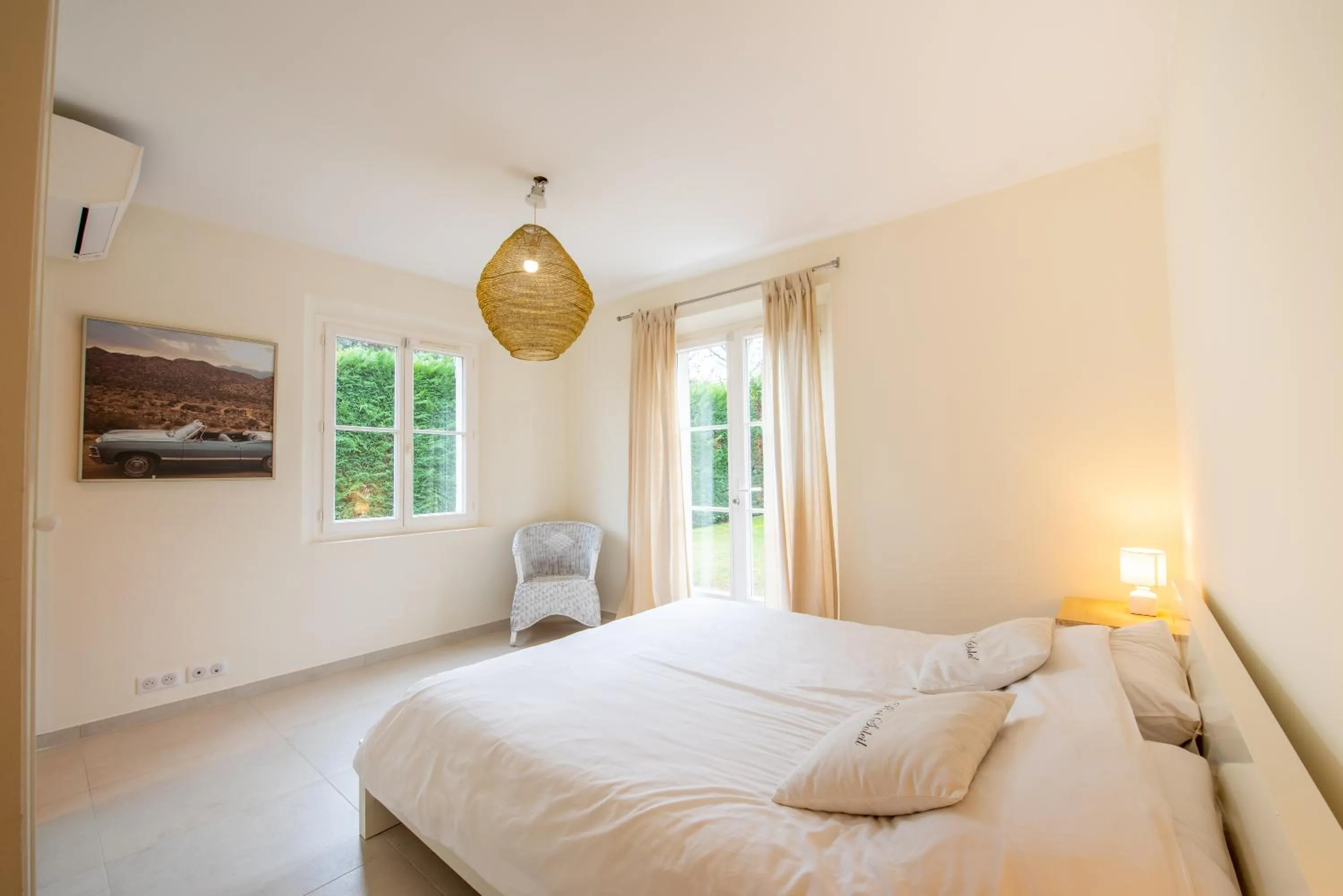 Bedroom, Bed in Villa le Roi Soleil