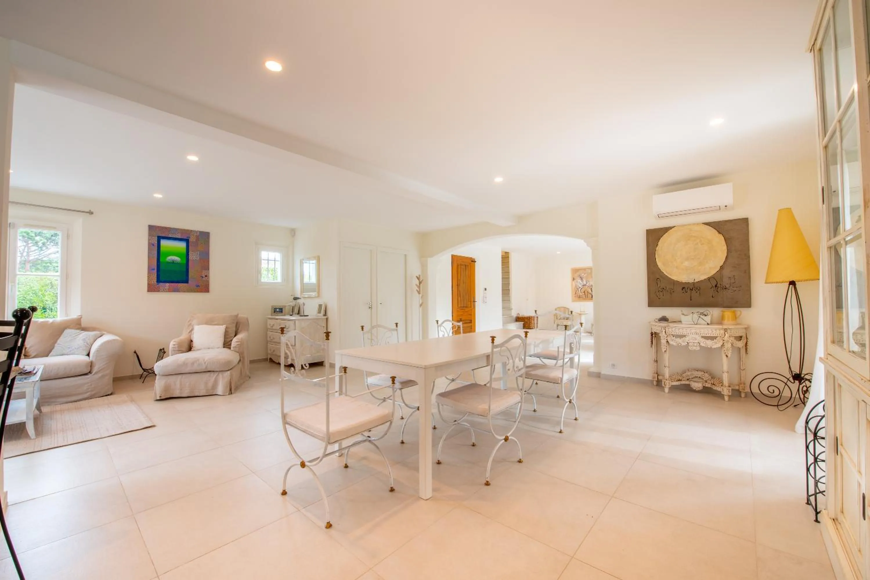 Dining area in Villa le Roi Soleil
