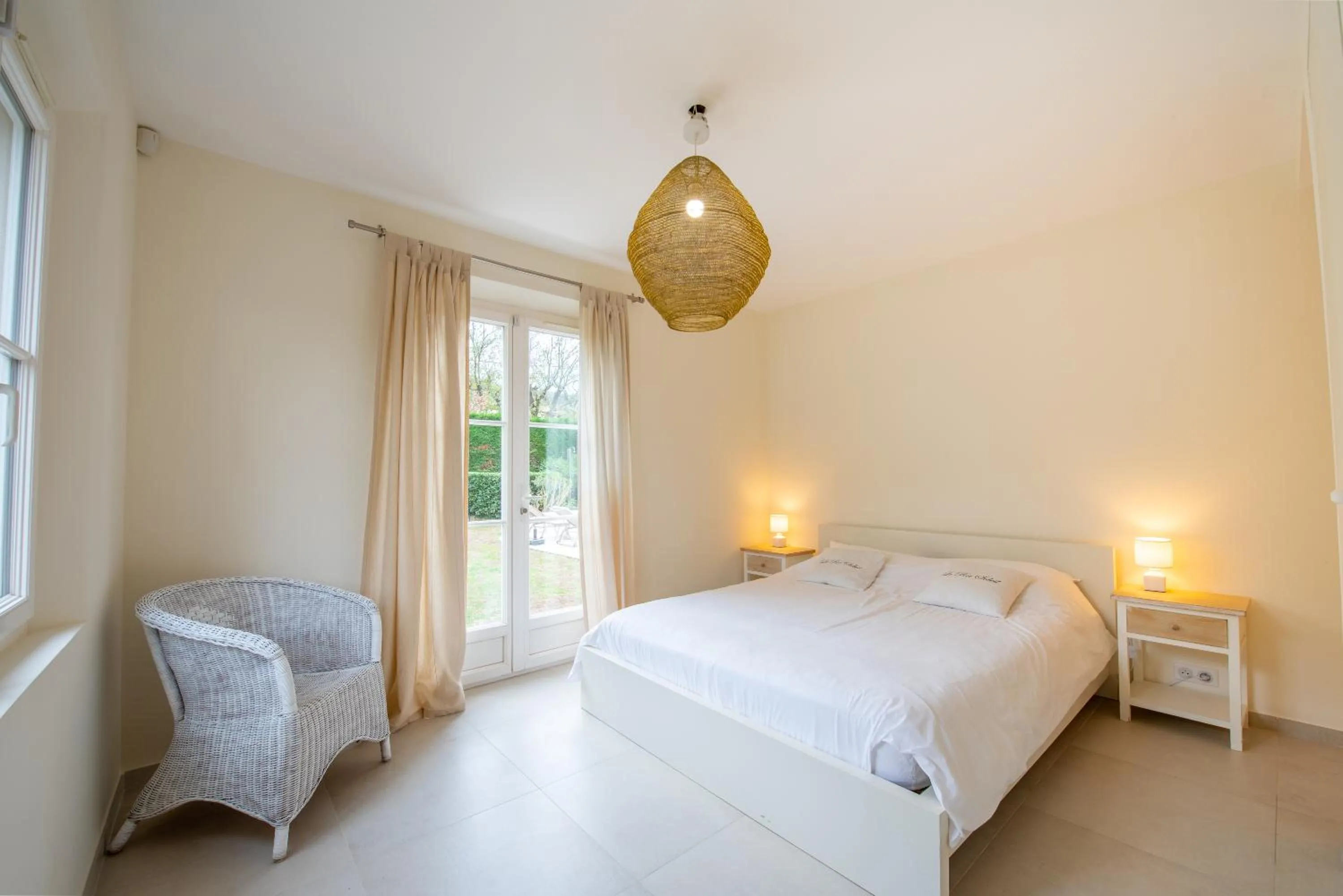 Bedroom, Bed in Villa le Roi Soleil