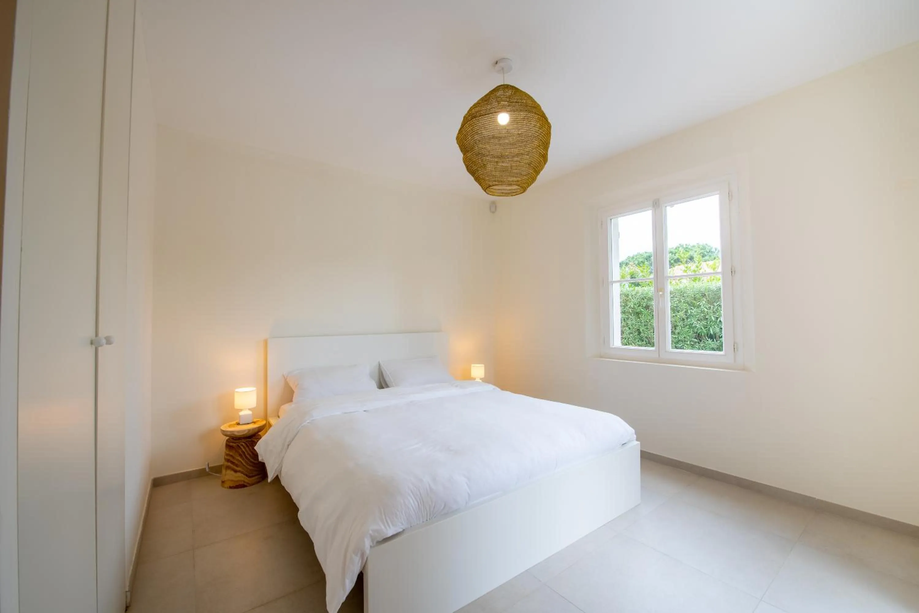 Bedroom, Bed in Villa le Roi Soleil