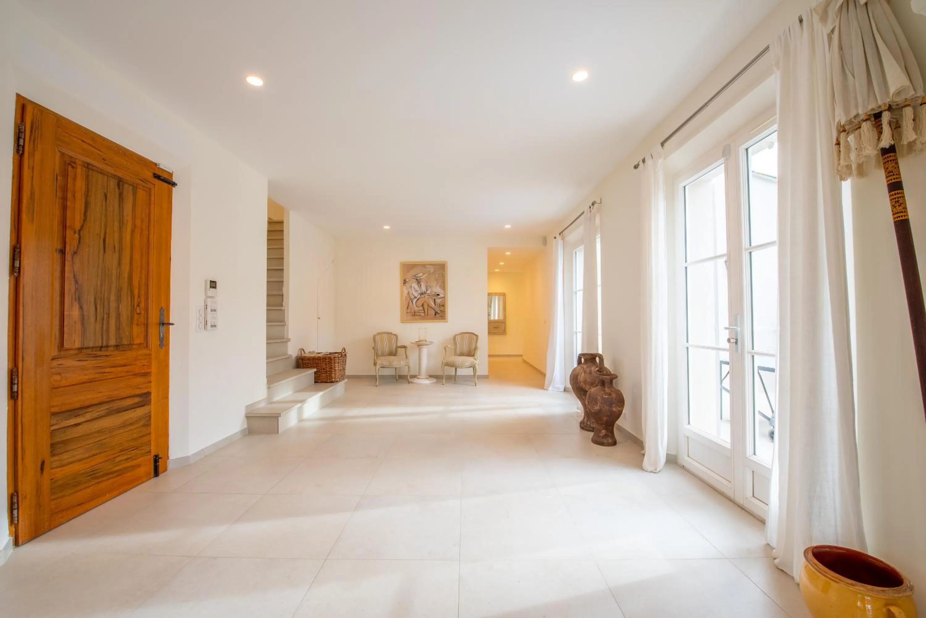 Facade/entrance, Bed in Villa le Roi Soleil