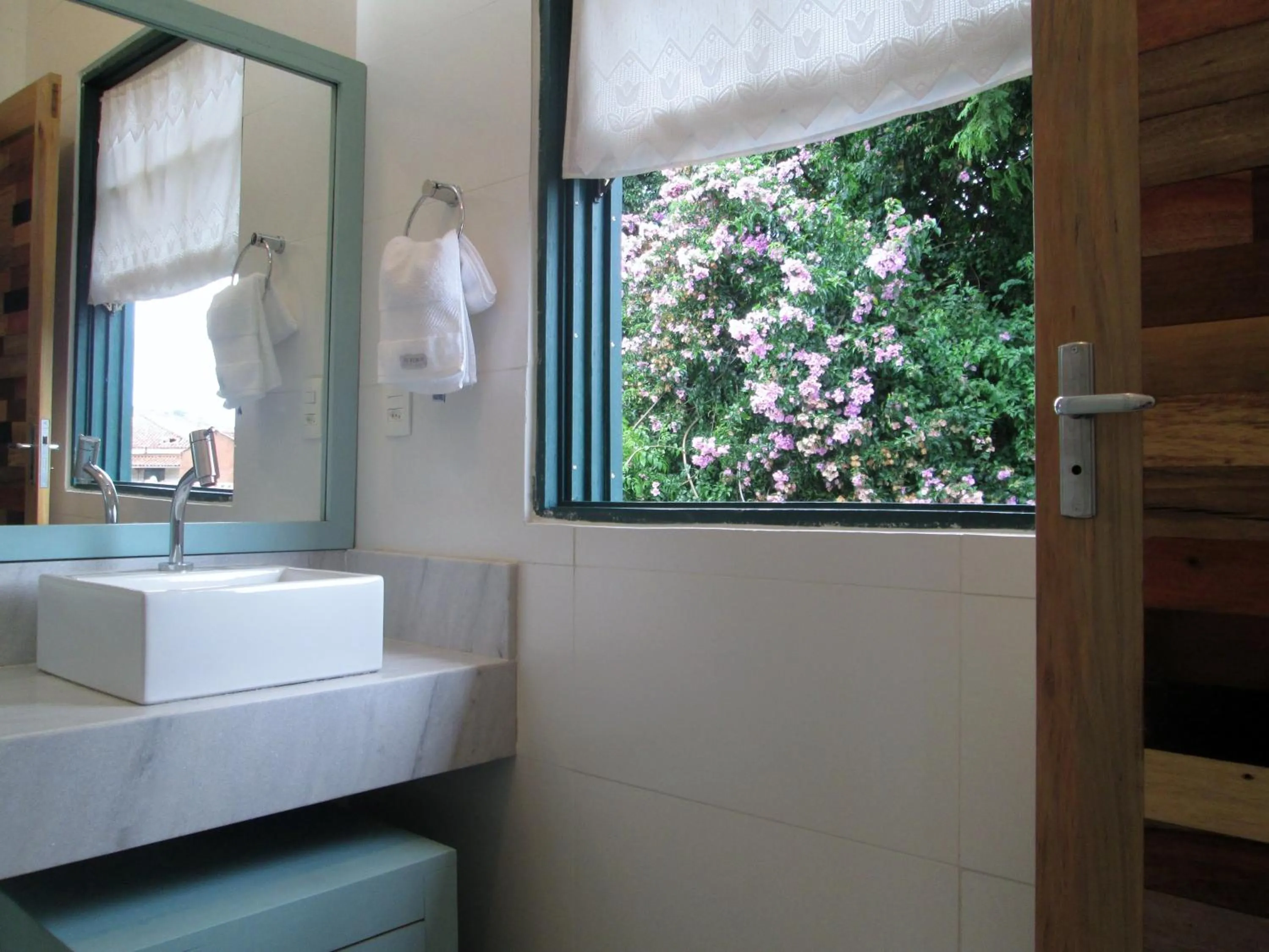Shower in Cama e Café Tiradentes
