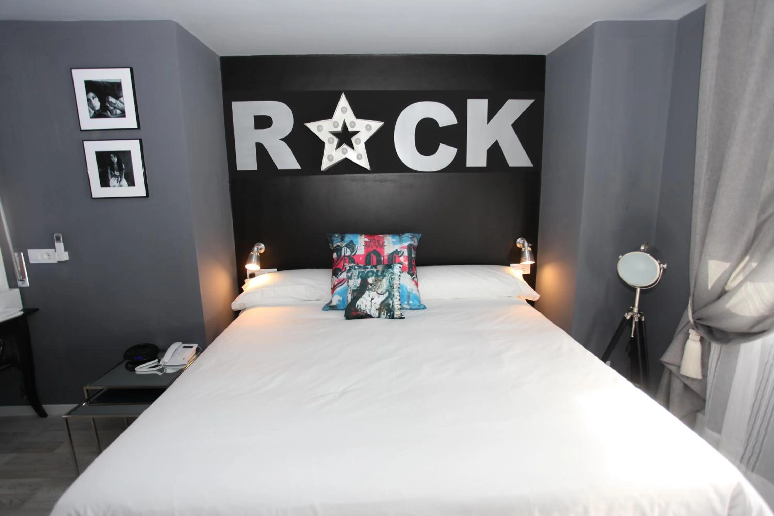 Photo of the whole room, Bed in Hotel Apartamentos Rock Star