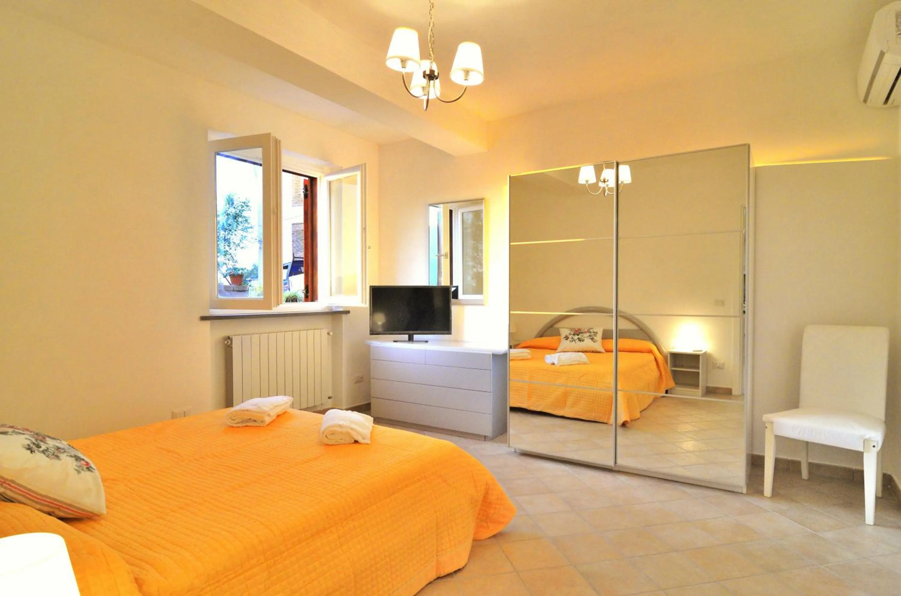 Photo of the whole room, Bed in Lemon Flats Sorrento