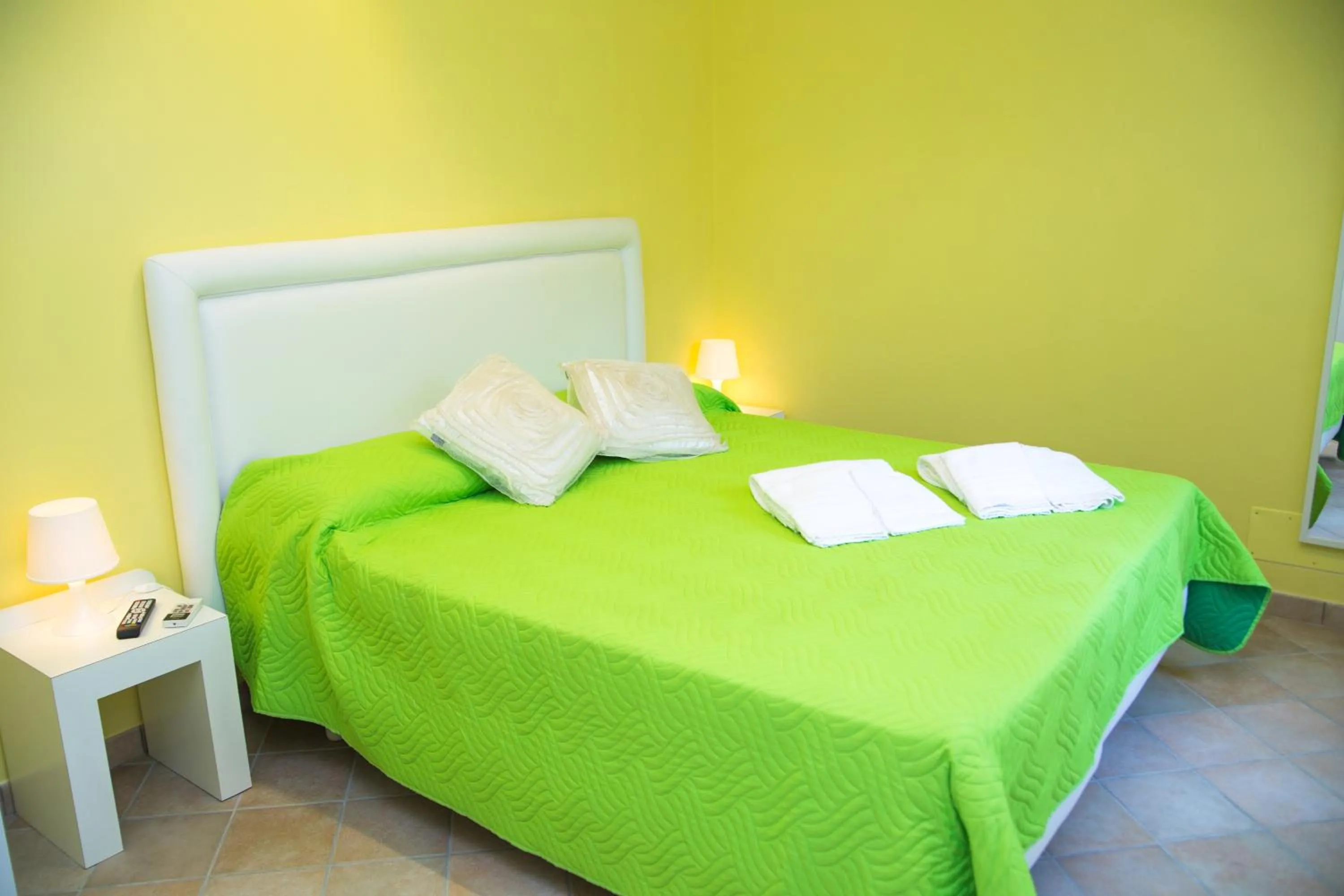 Bedroom, Bed in Lemon Flats Sorrento