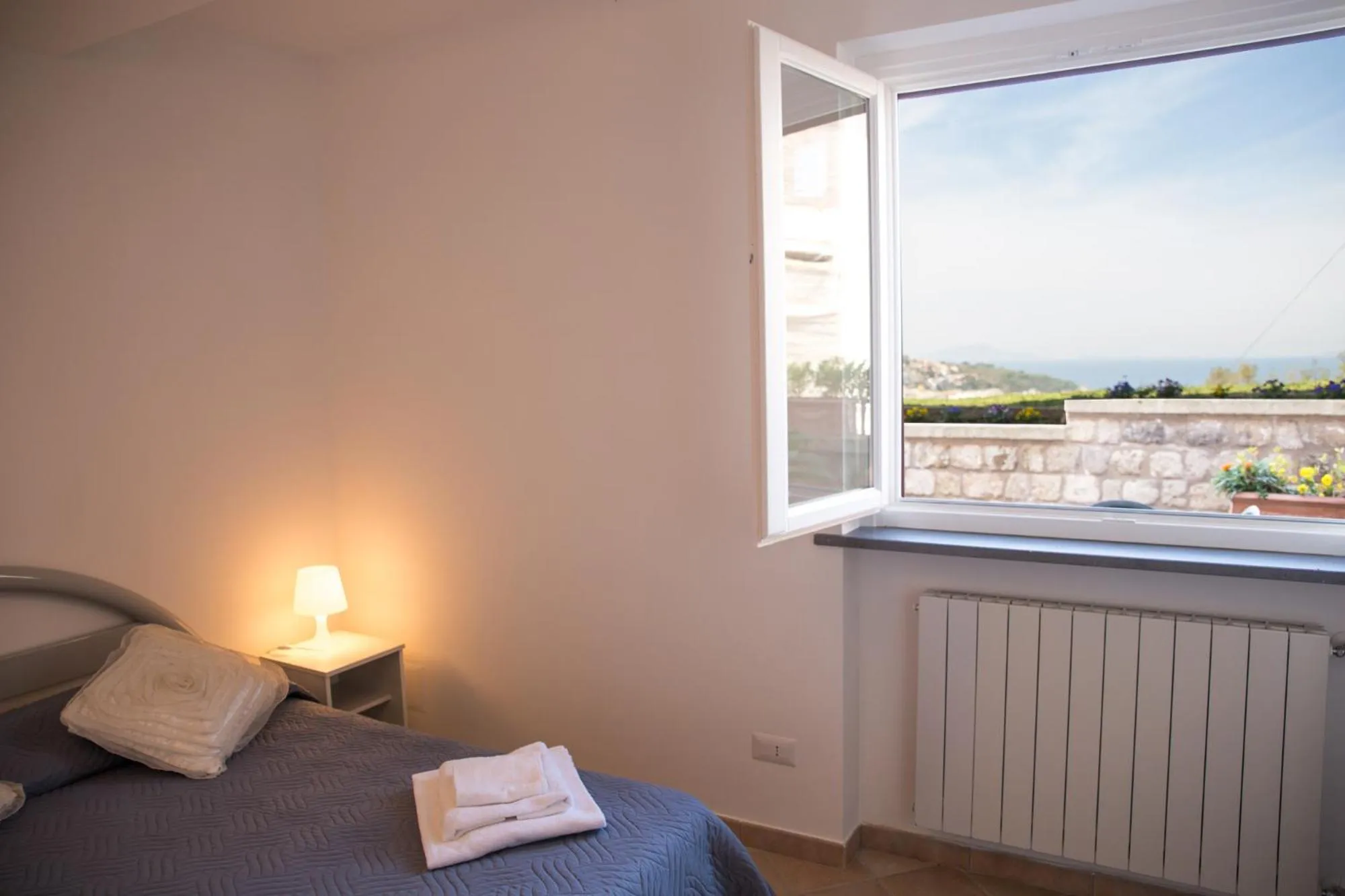 Bedroom, Bed in Lemon Flats Sorrento