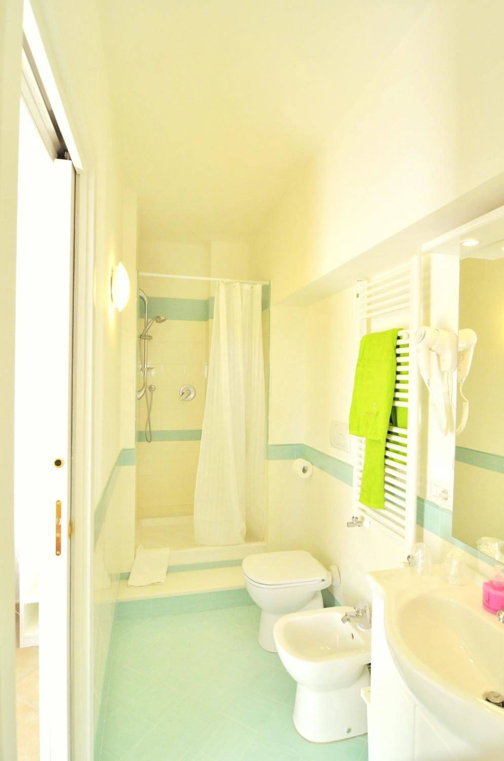 Bathroom in Lemon Flats Sorrento