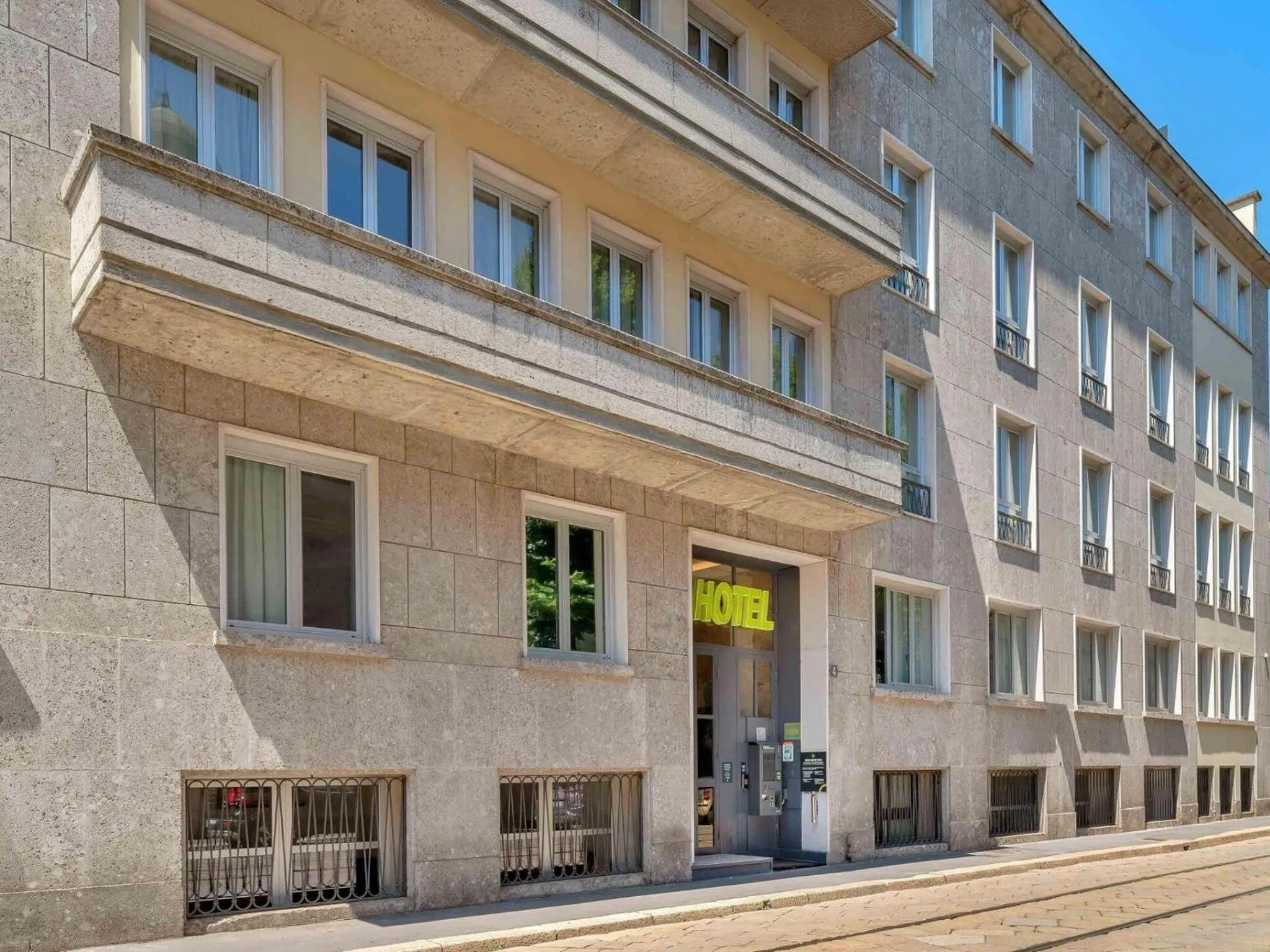 Property building in B&B Hotel Milano Sant'Ambrogio