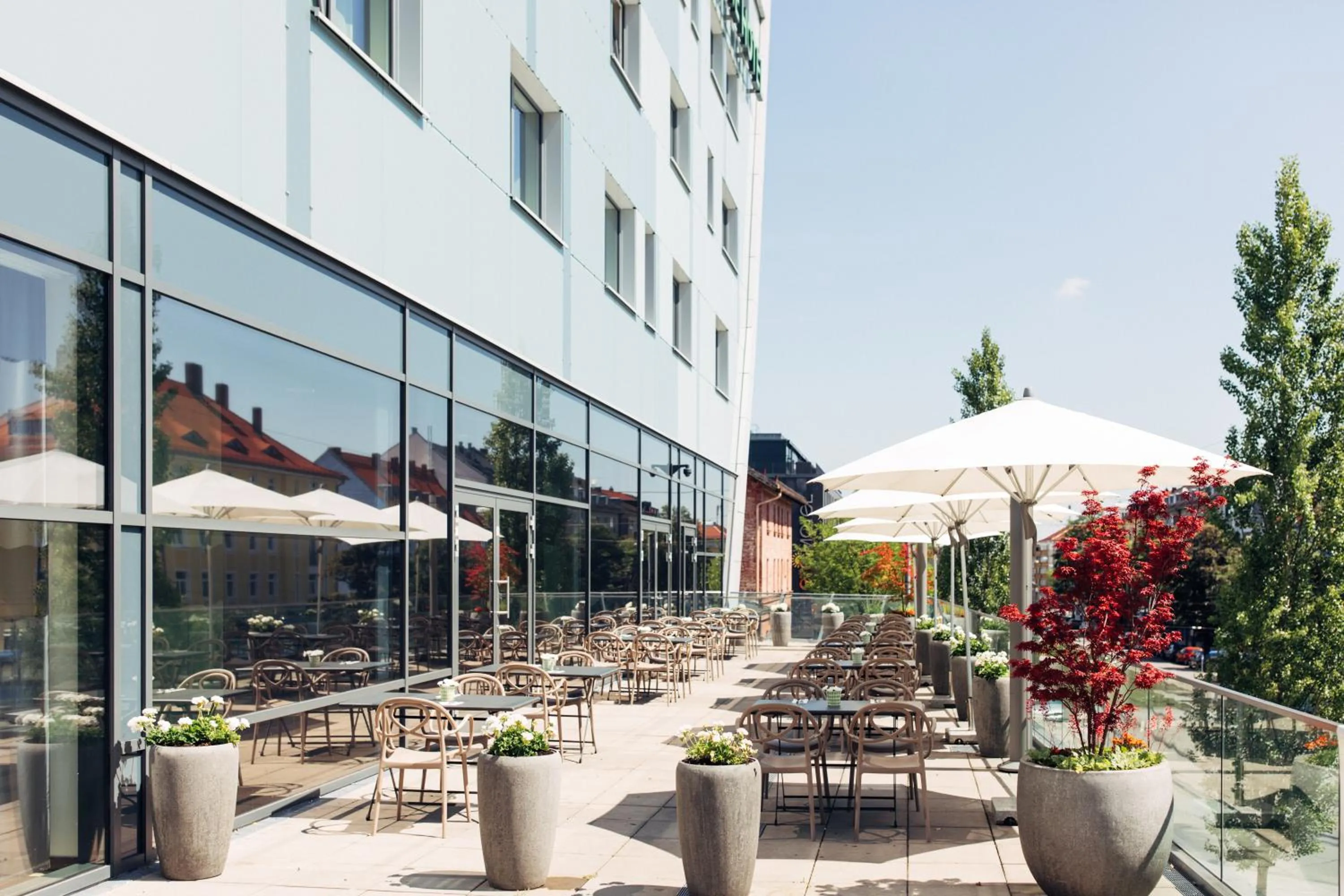 Restaurant/places to eat in harry's home München hotel & apartments