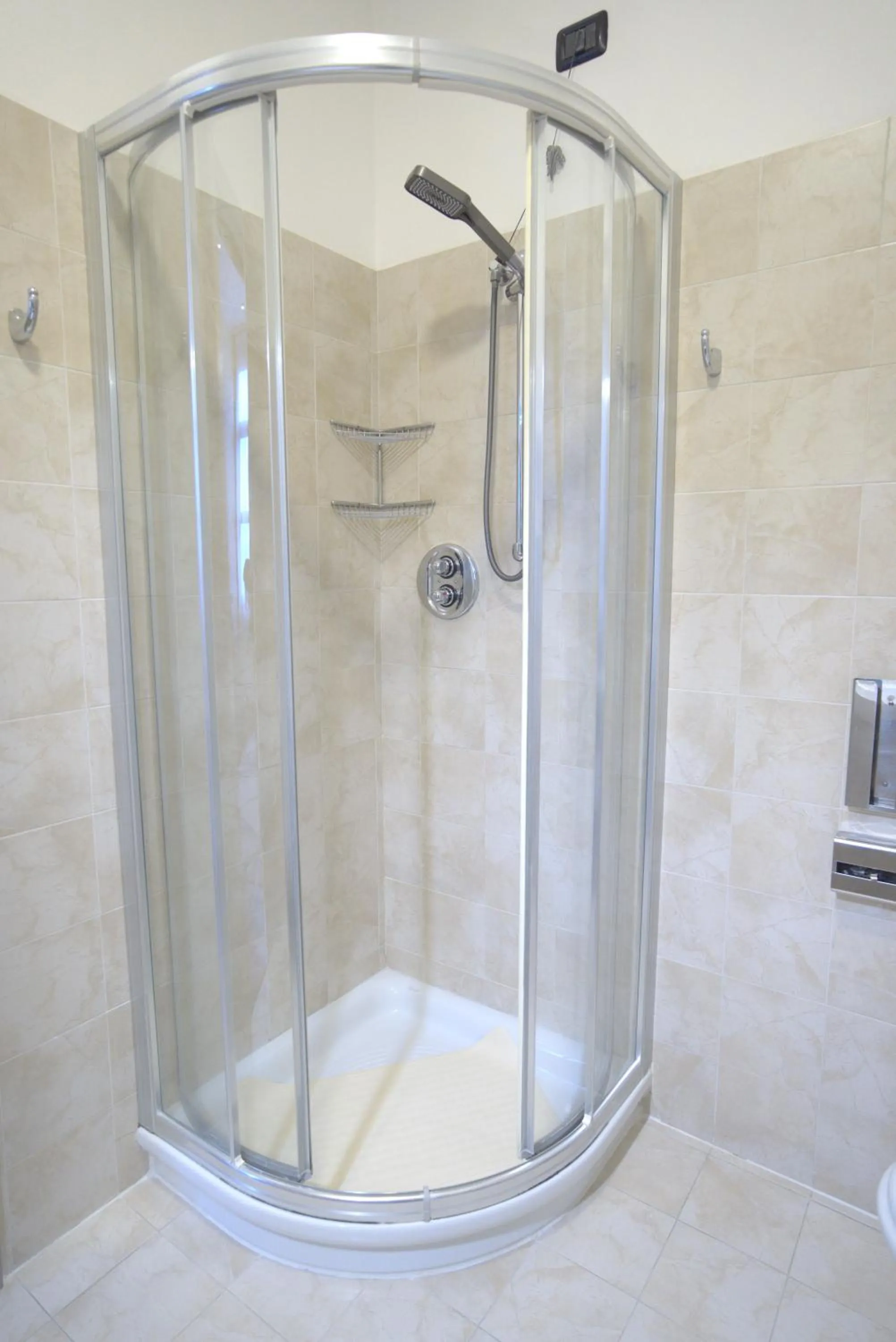 Shower in Hotel Royal