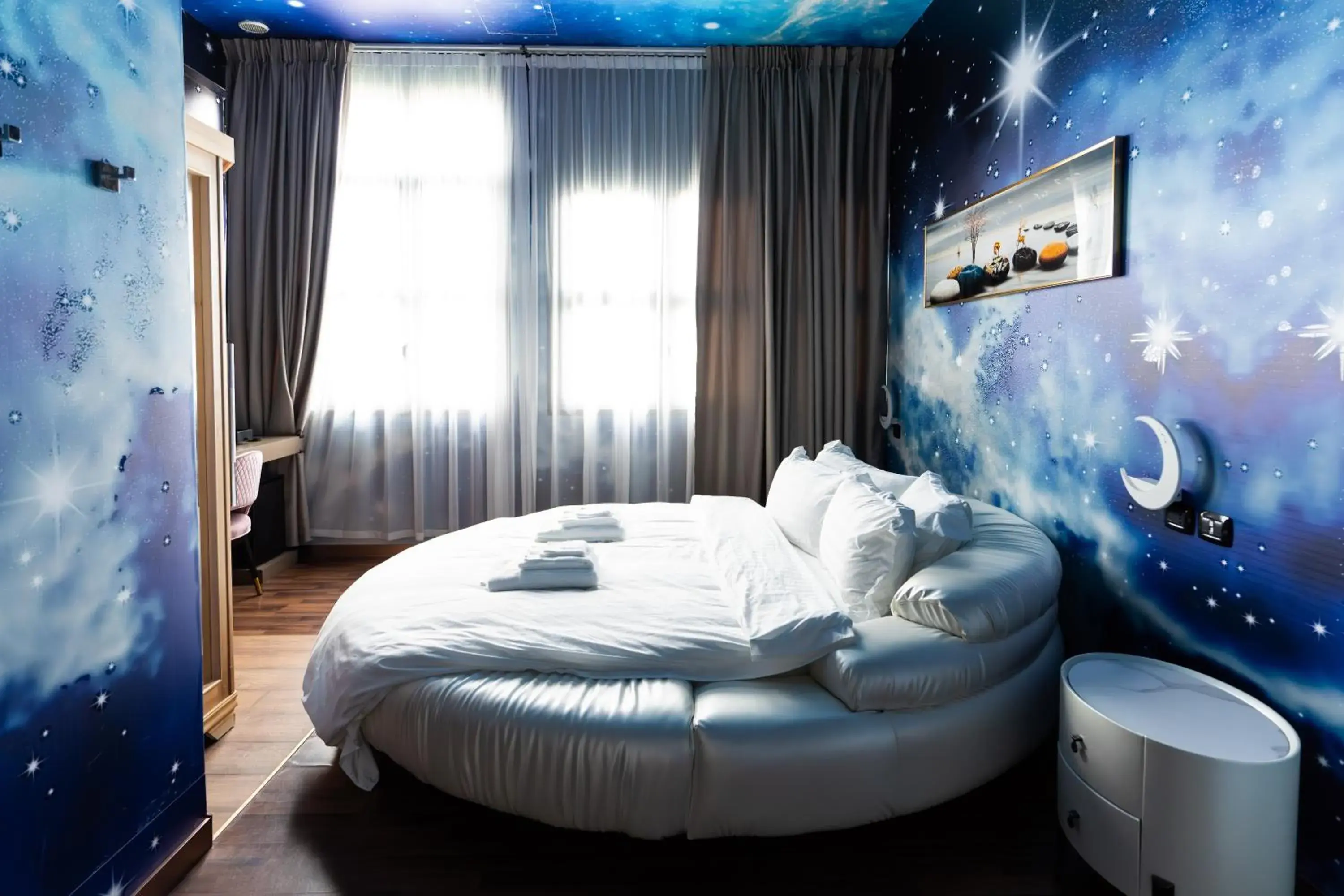 Bed in Hotel Royal Bed in Hotel Royal