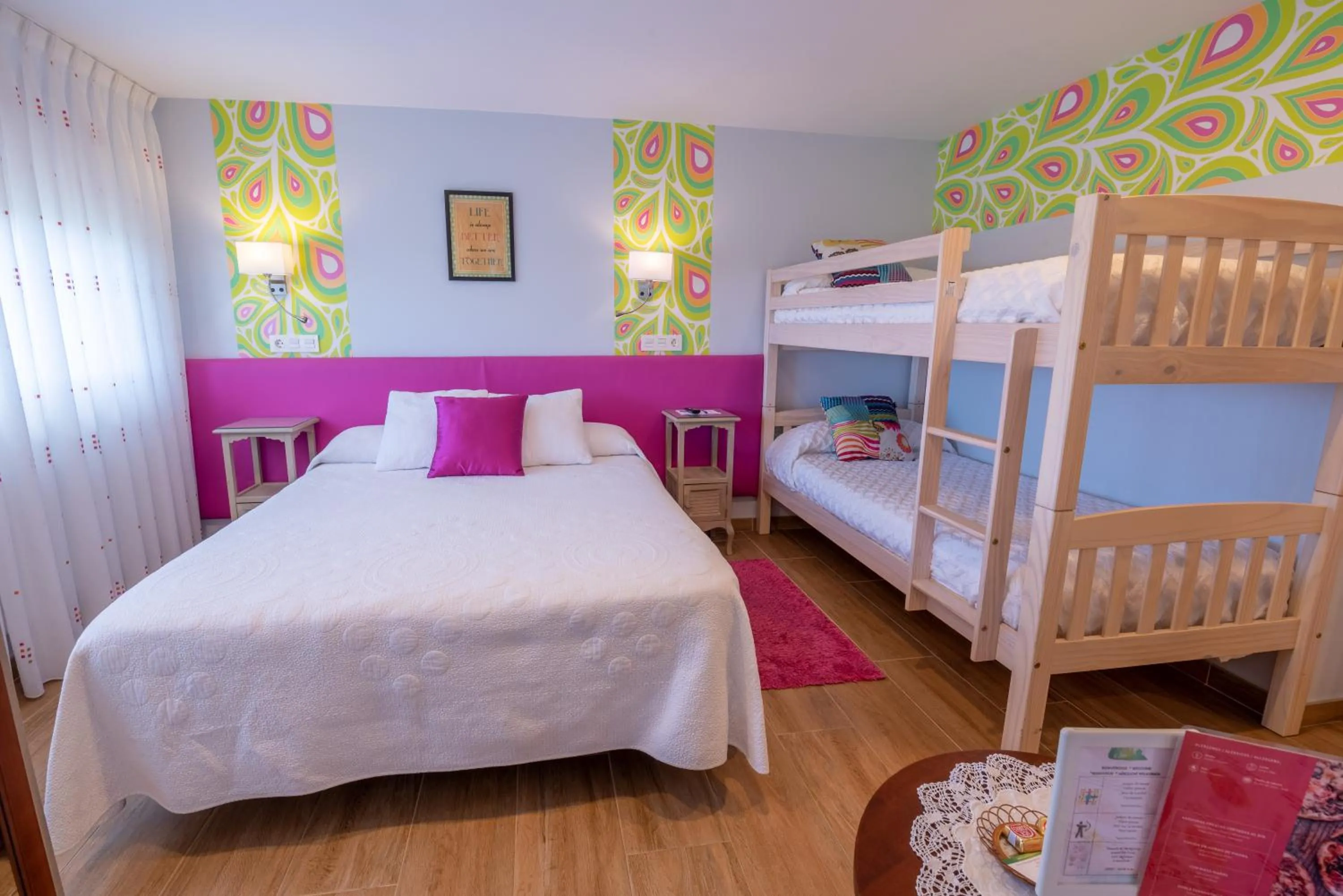 Balcony/Terrace, Bed in Hotel el Pinar