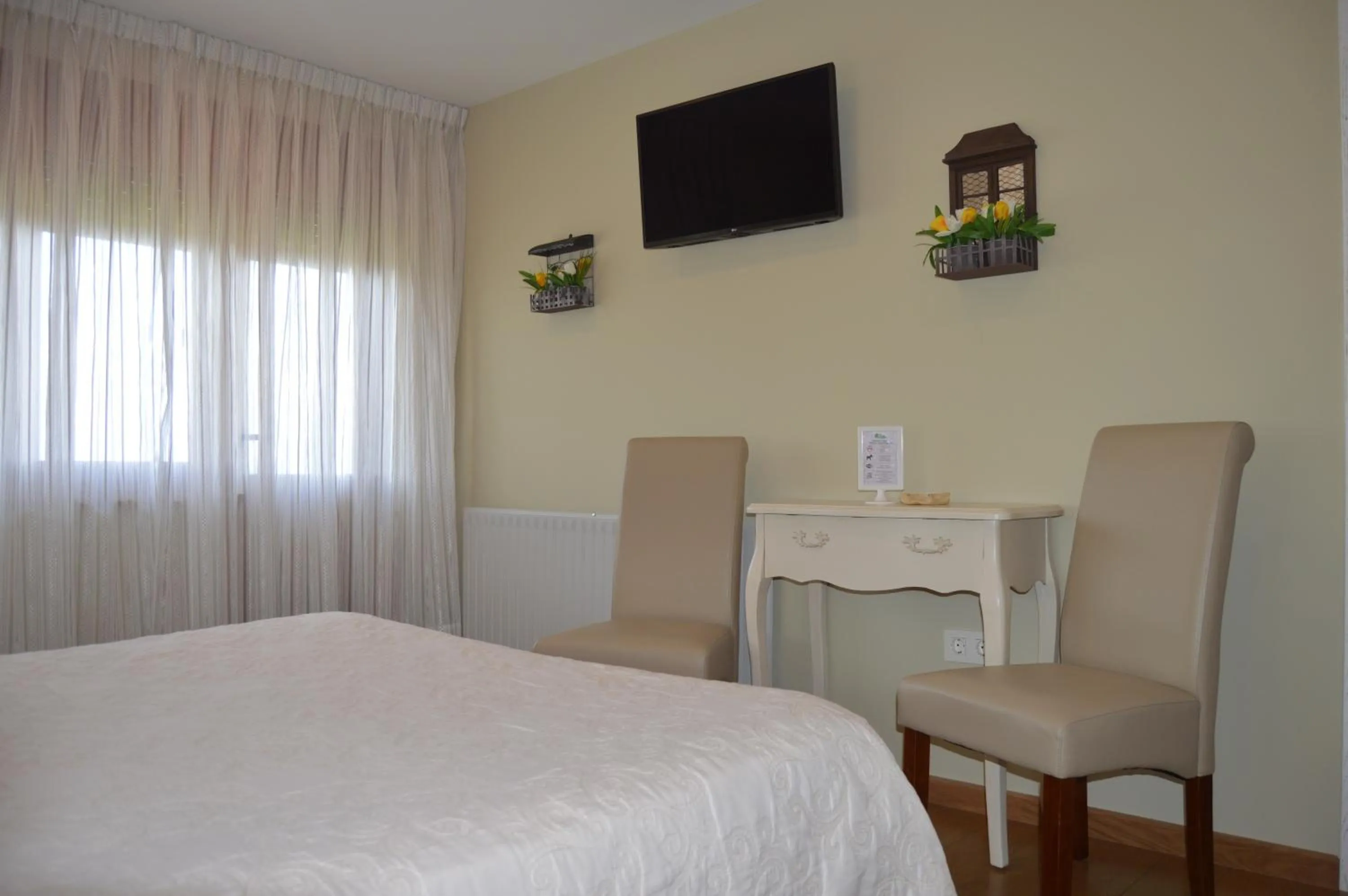 Photo of the whole room, Bed in Hotel el Pinar