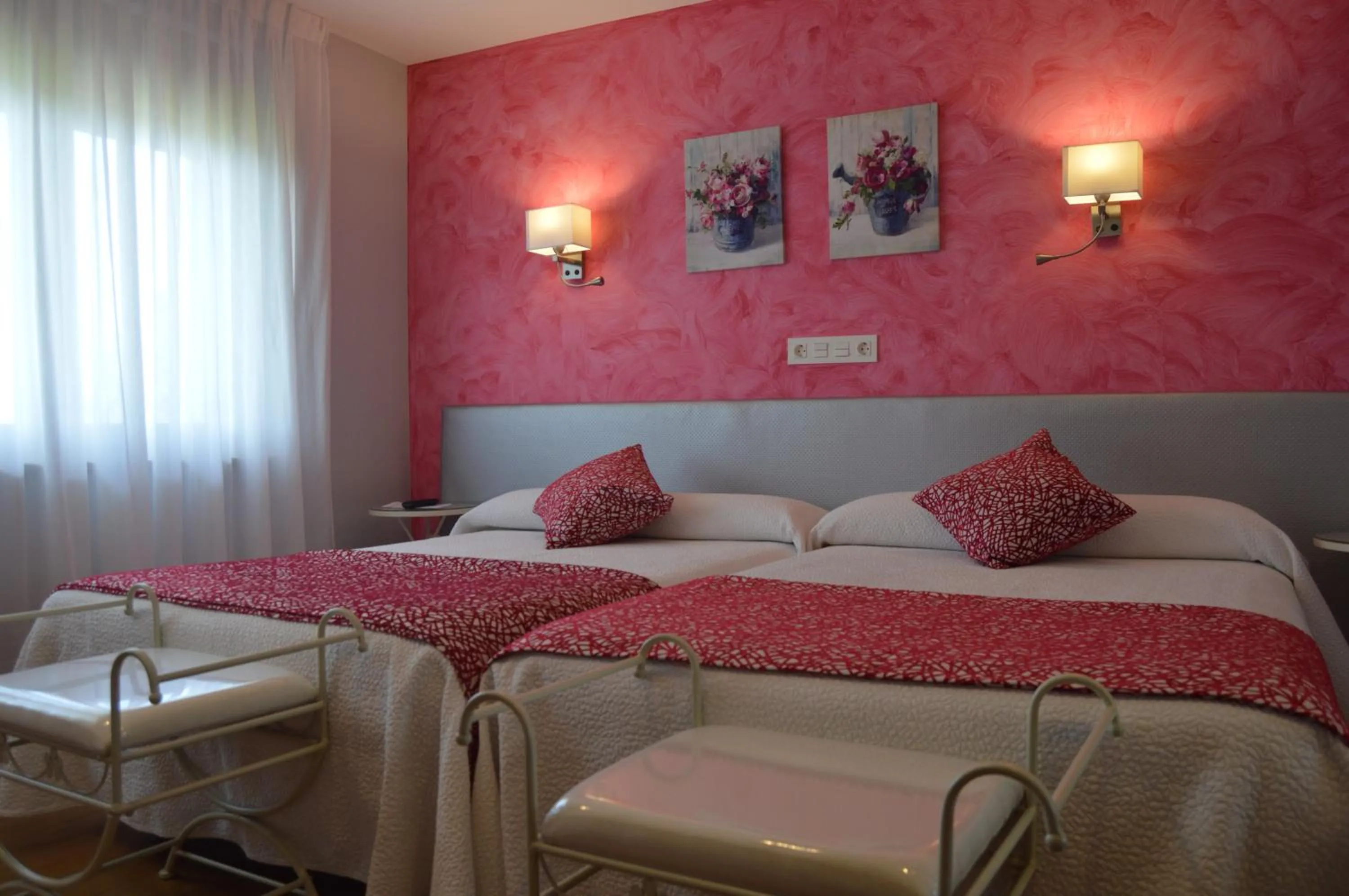 Photo of the whole room, Bed in Hotel el Pinar