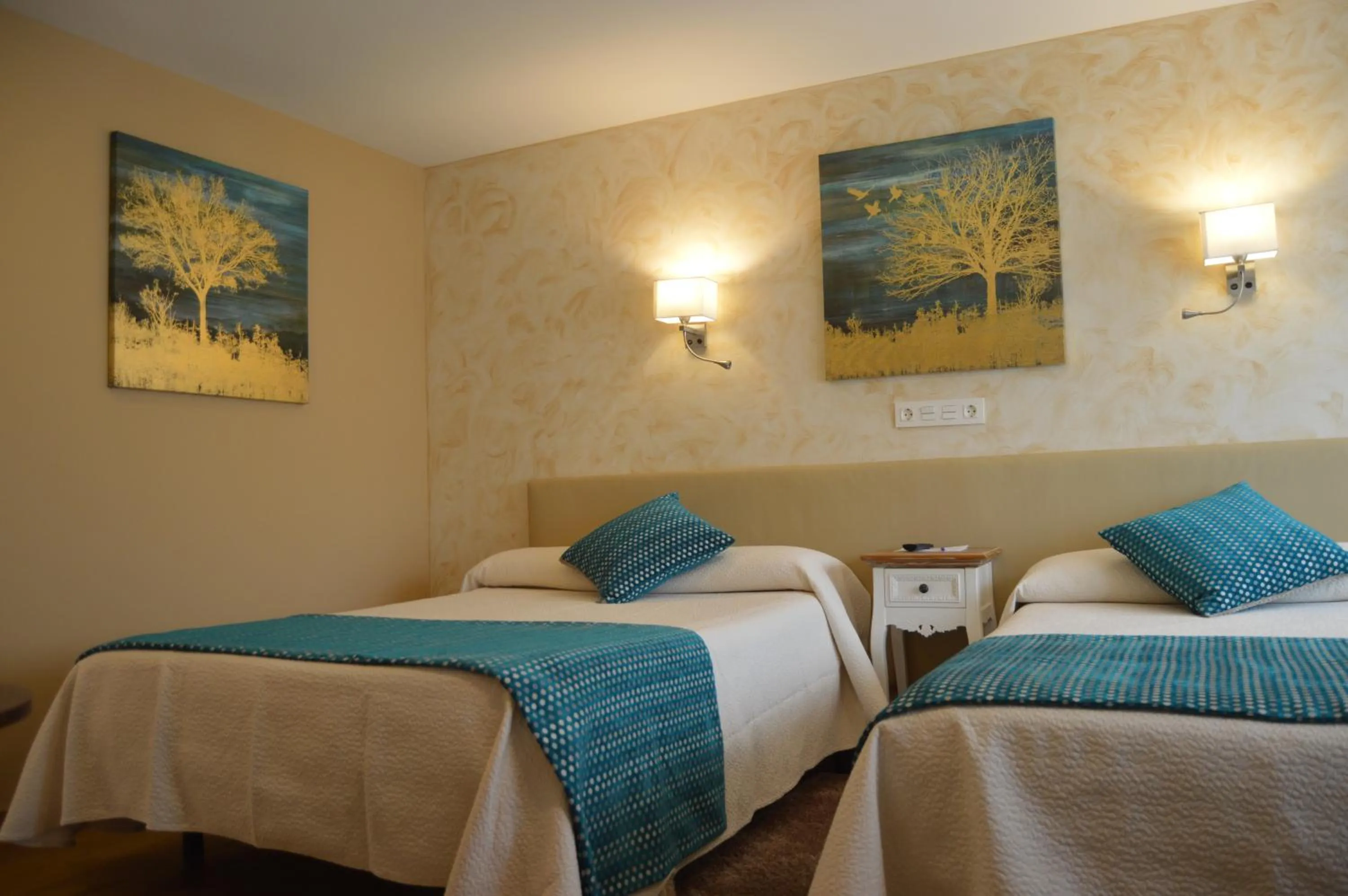 Photo of the whole room, Bed in Hotel el Pinar