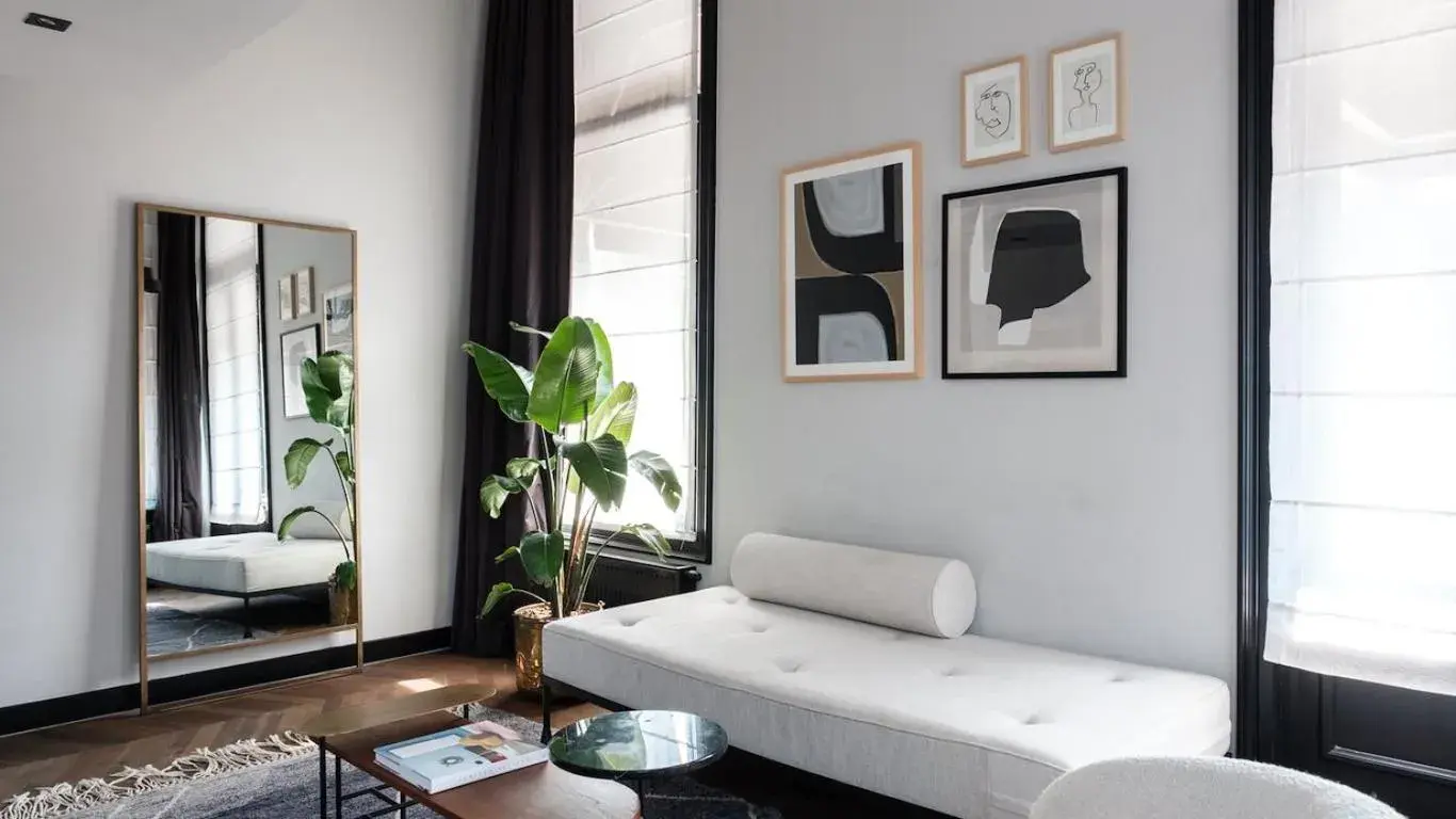 The Comfy One in Morgan & Mees Amsterdam The Comfy One in Morgan & Mees Amsterdam