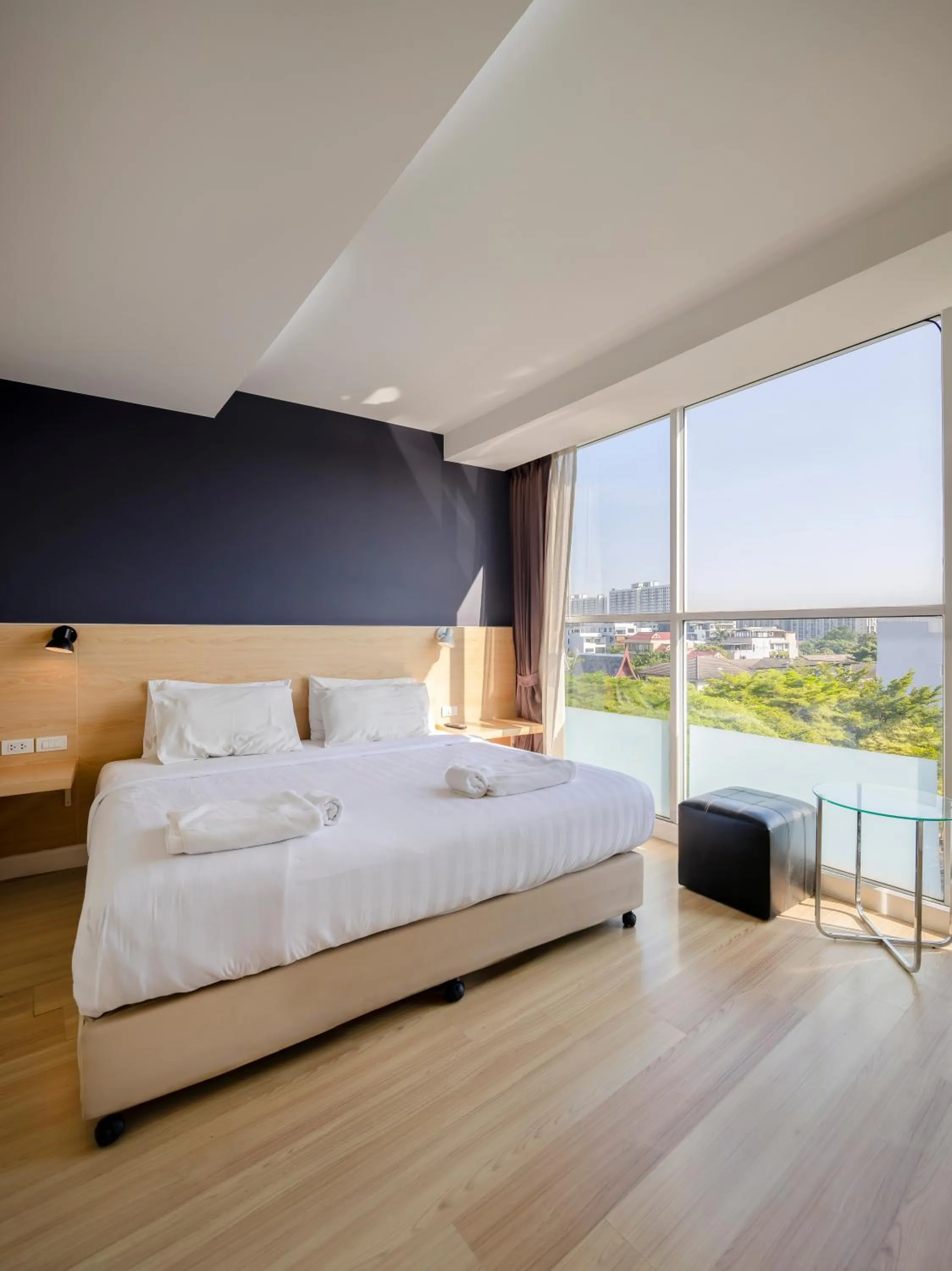 View (from property/room), Bed in GP House Express Sukhumvit 81