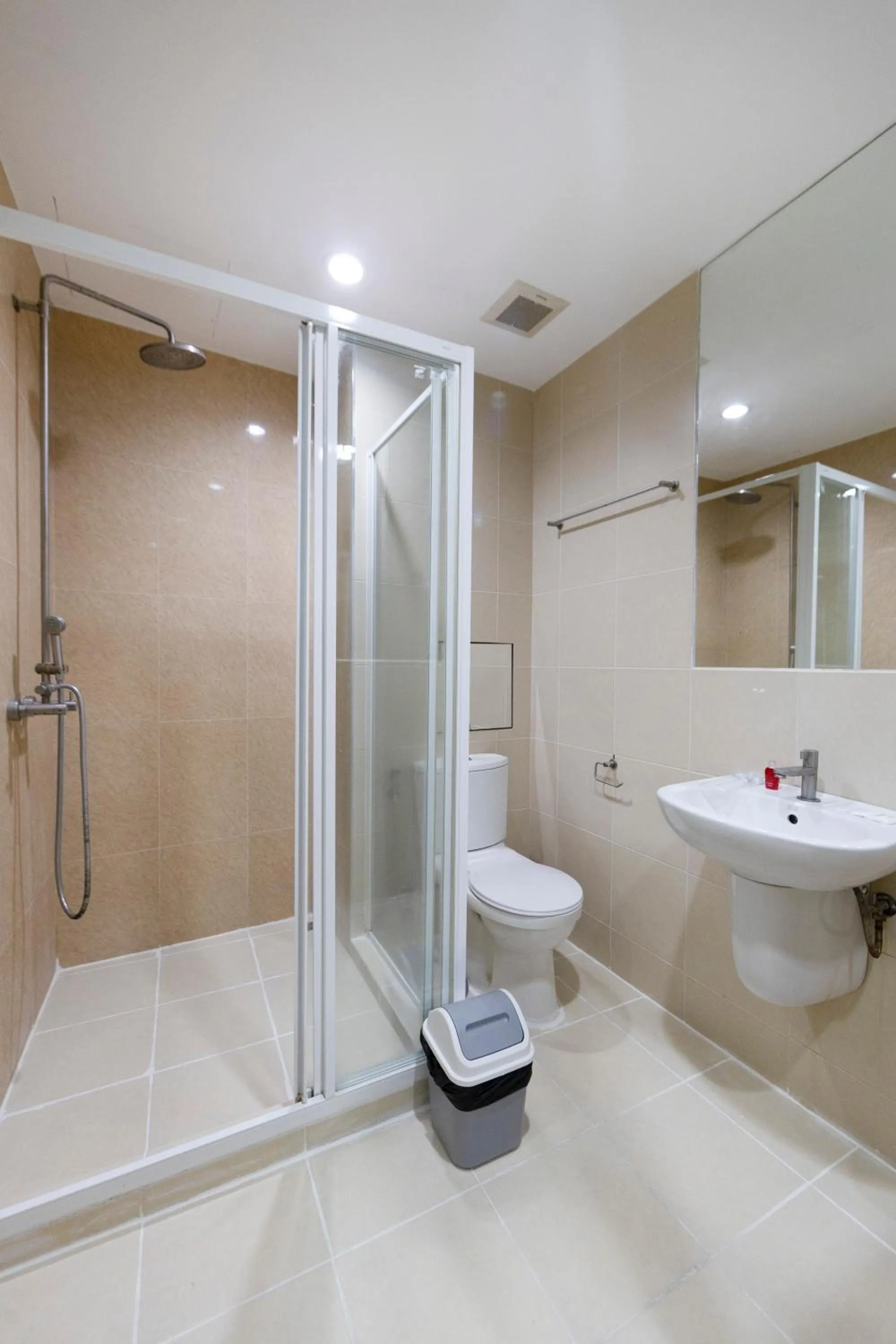 Toilet in GP House Express Sukhumvit 81