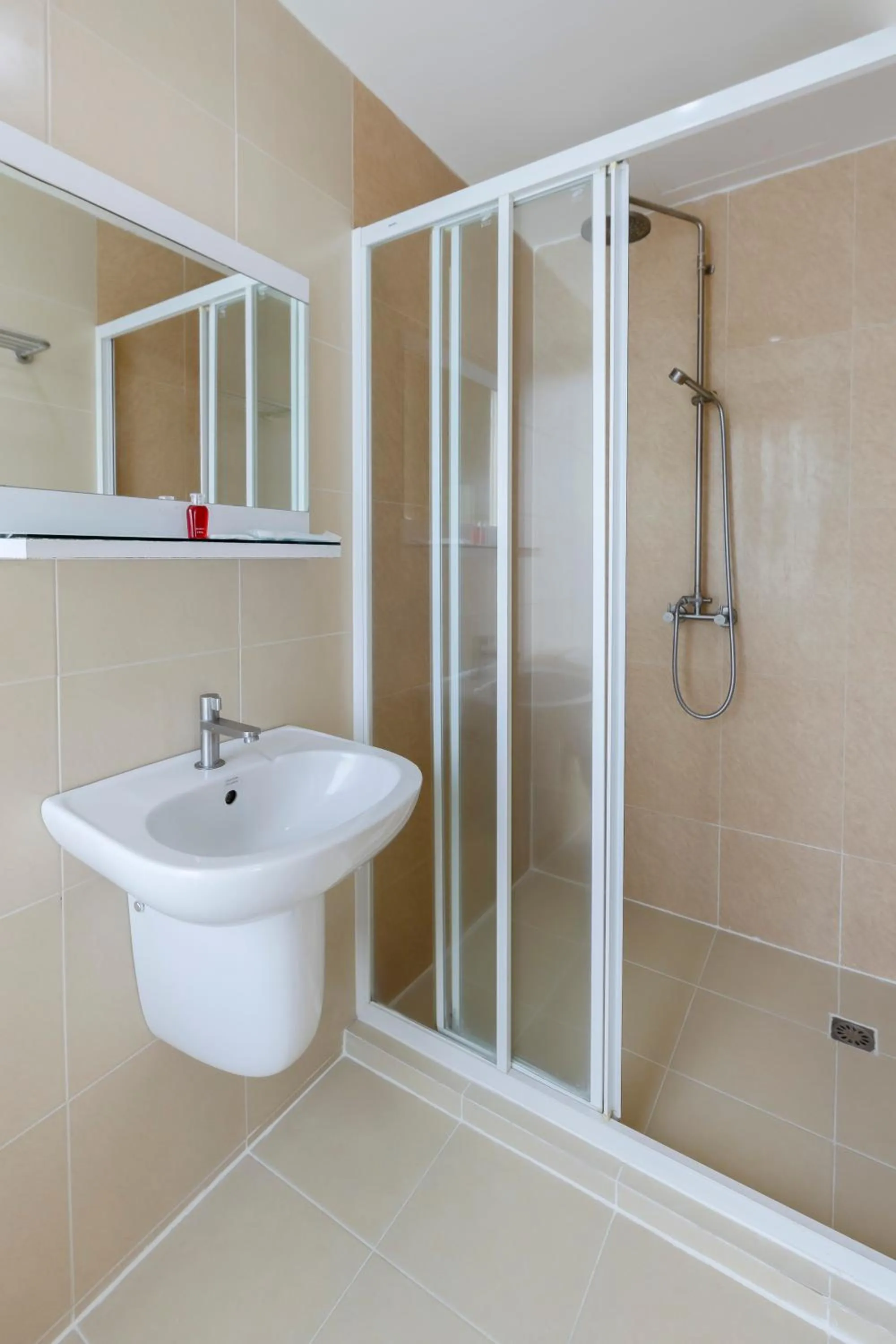 Shower in GP House Express Sukhumvit 81