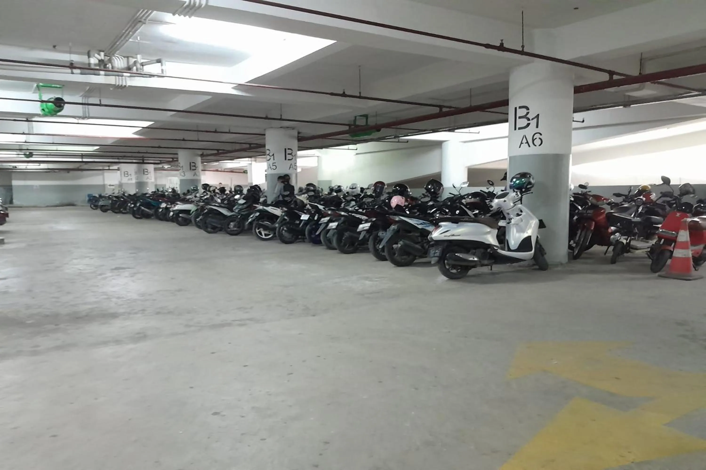 Parking in Majestic Point Serpong by Nature