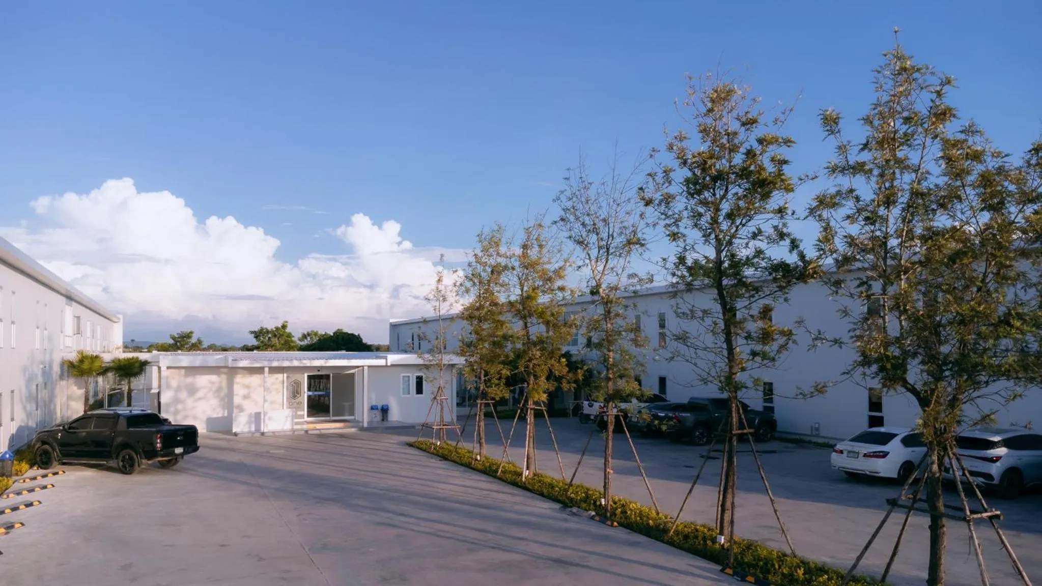 Parking in One Budget Hotel Chiangrai Bypass-East
