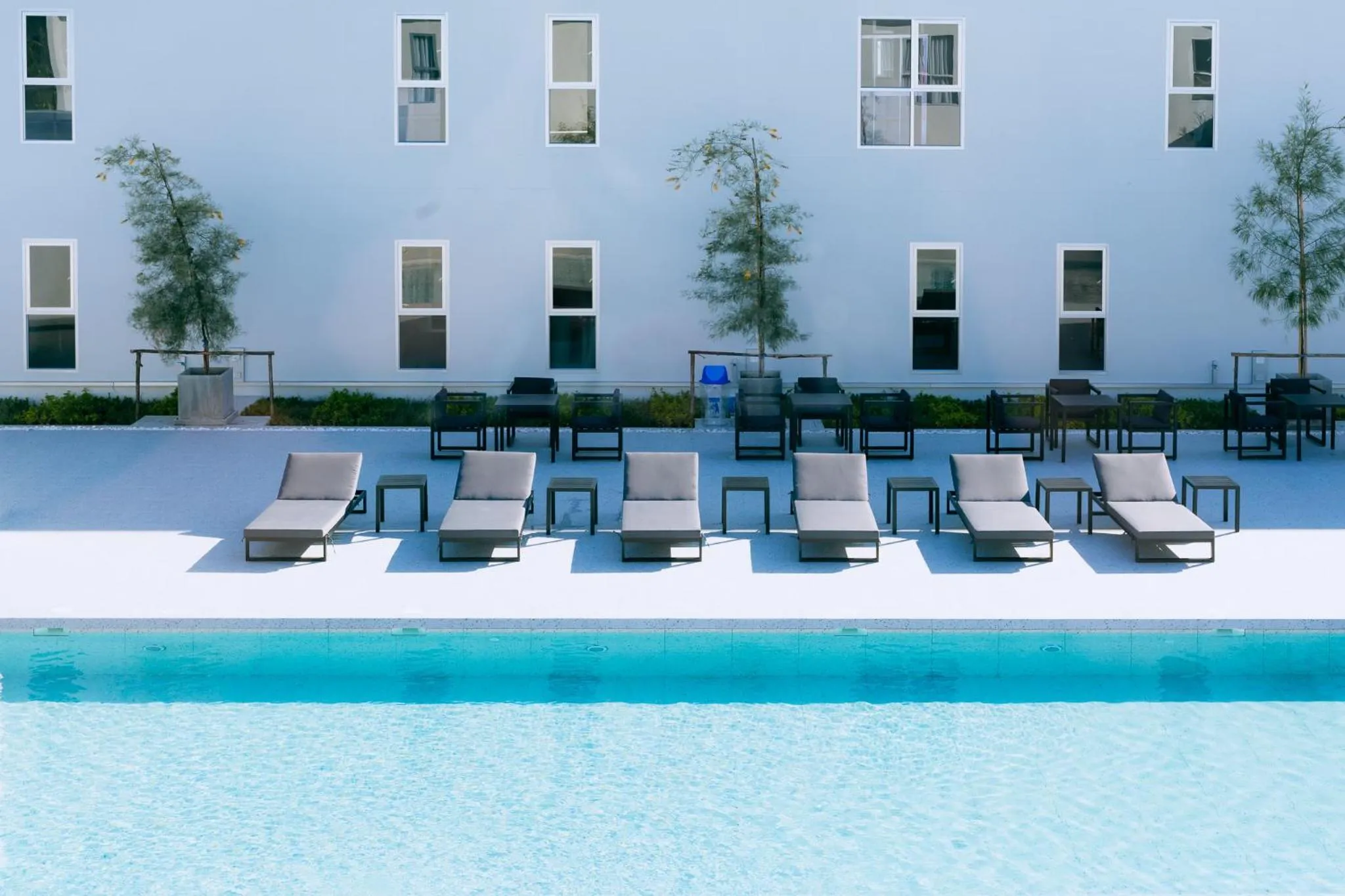 Swimming pool in One Budget Hotel Chiangrai Bypass-East