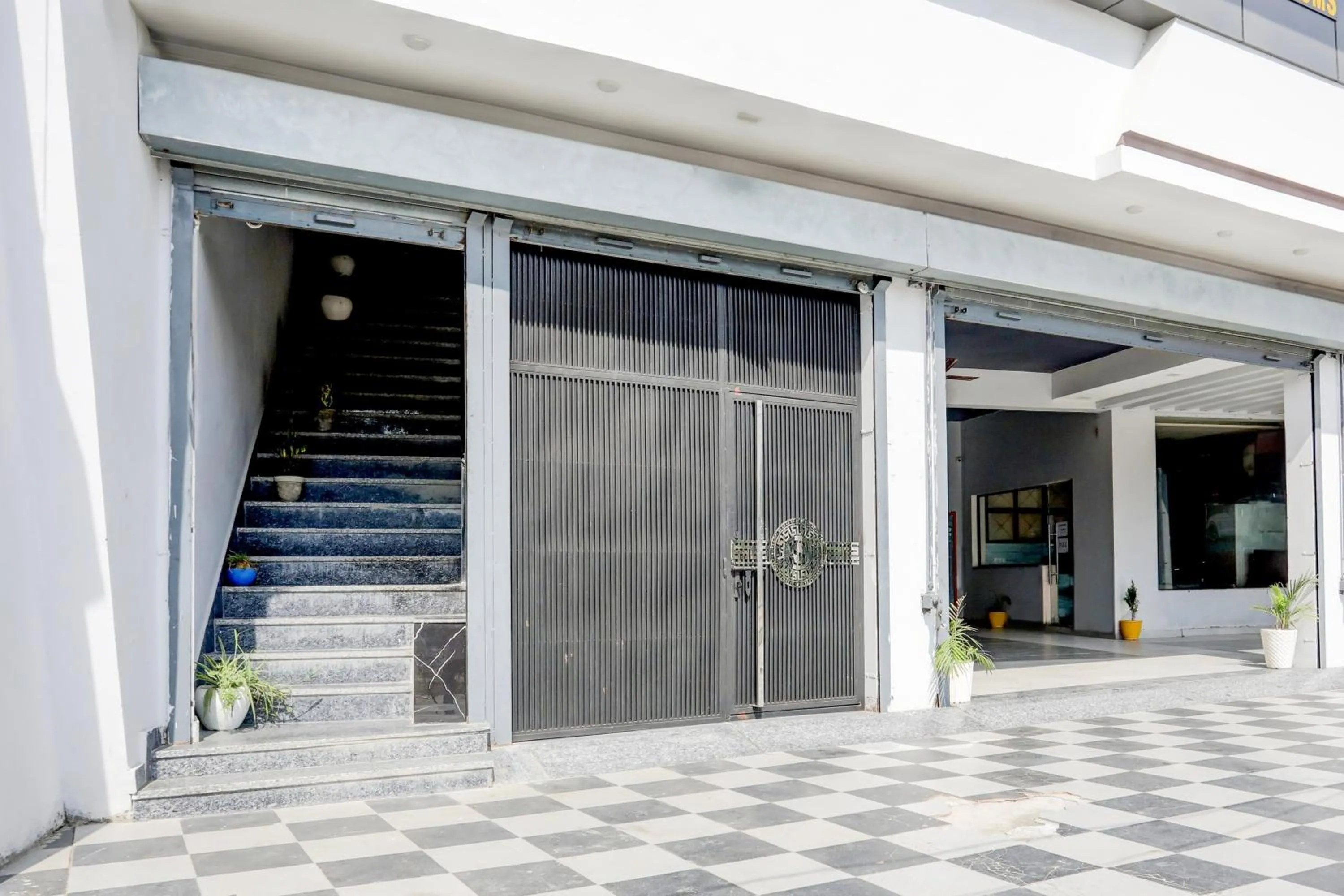 Facade/entrance in Hotel O Shiv Sai Guest House