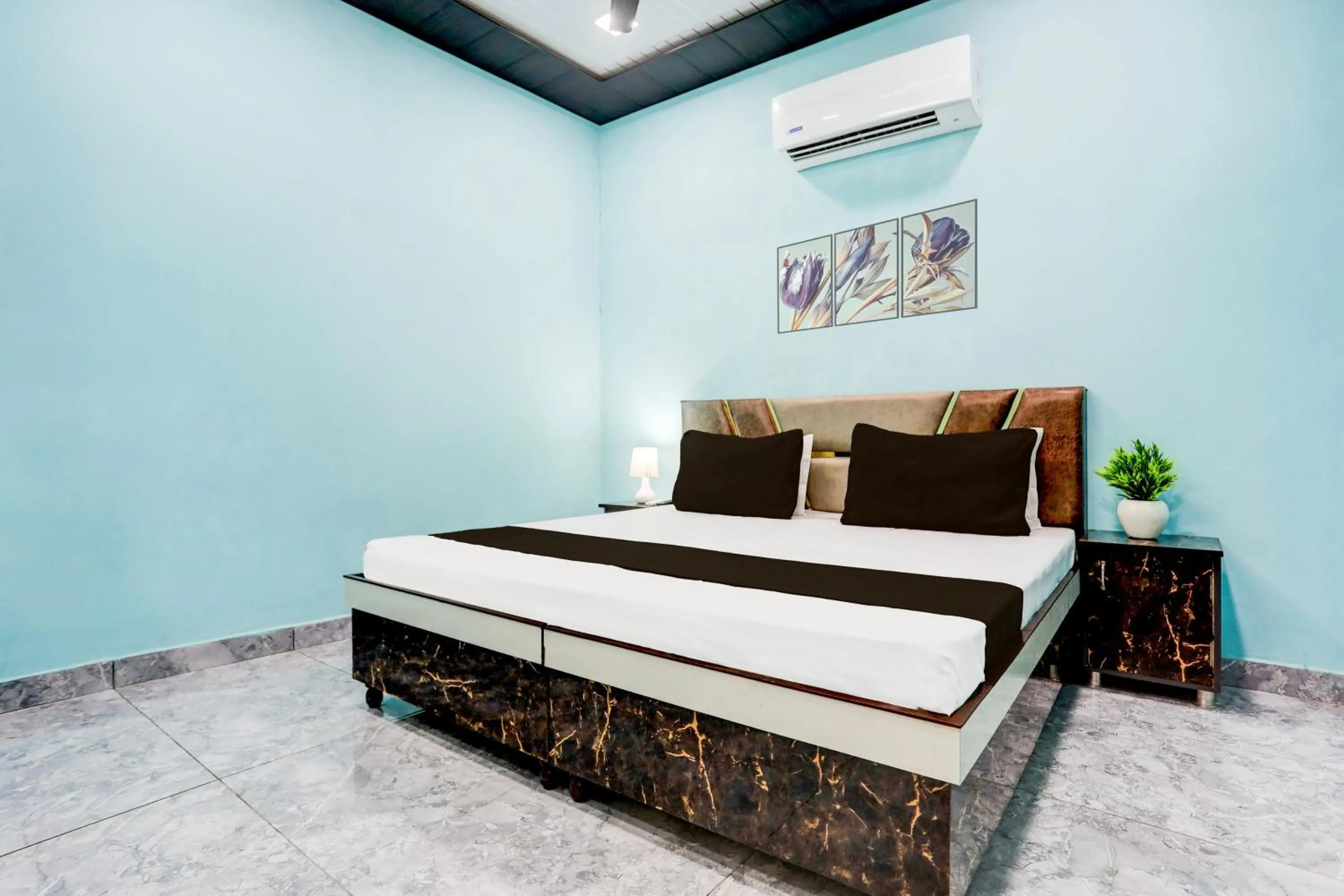 Bedroom, Bed in Hotel O Shiv Sai Guest House