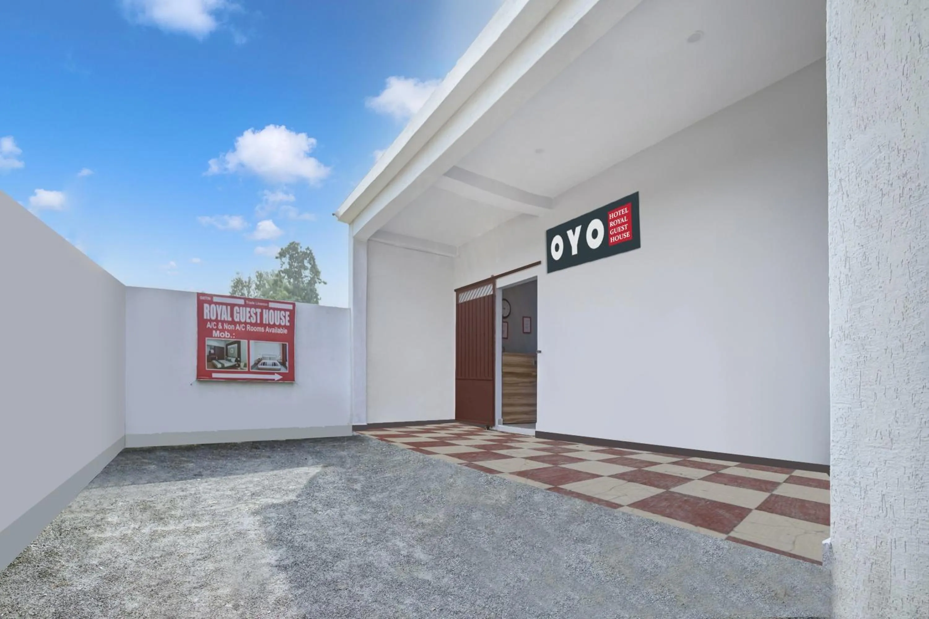 Facade/entrance in HOTEL O ROYAL GUEST HOUSE