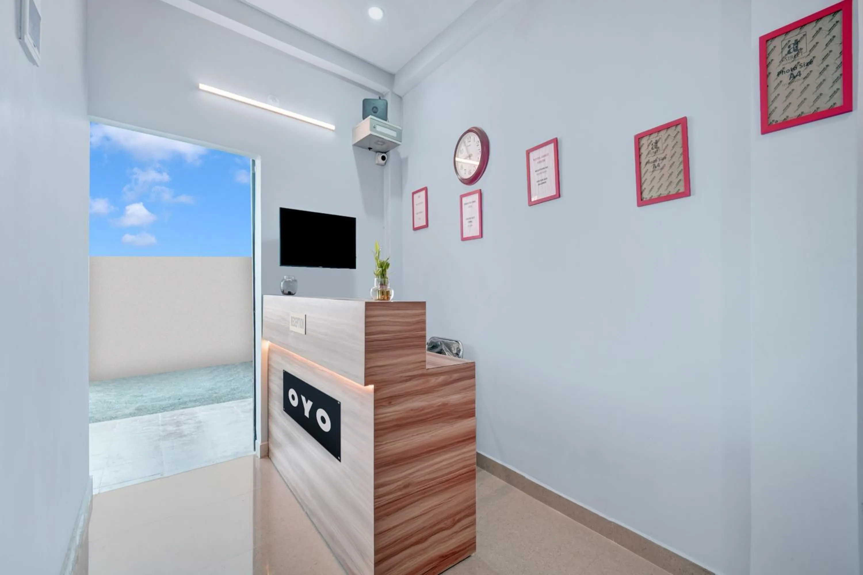 Lobby or reception in HOTEL O ROYAL GUEST HOUSE