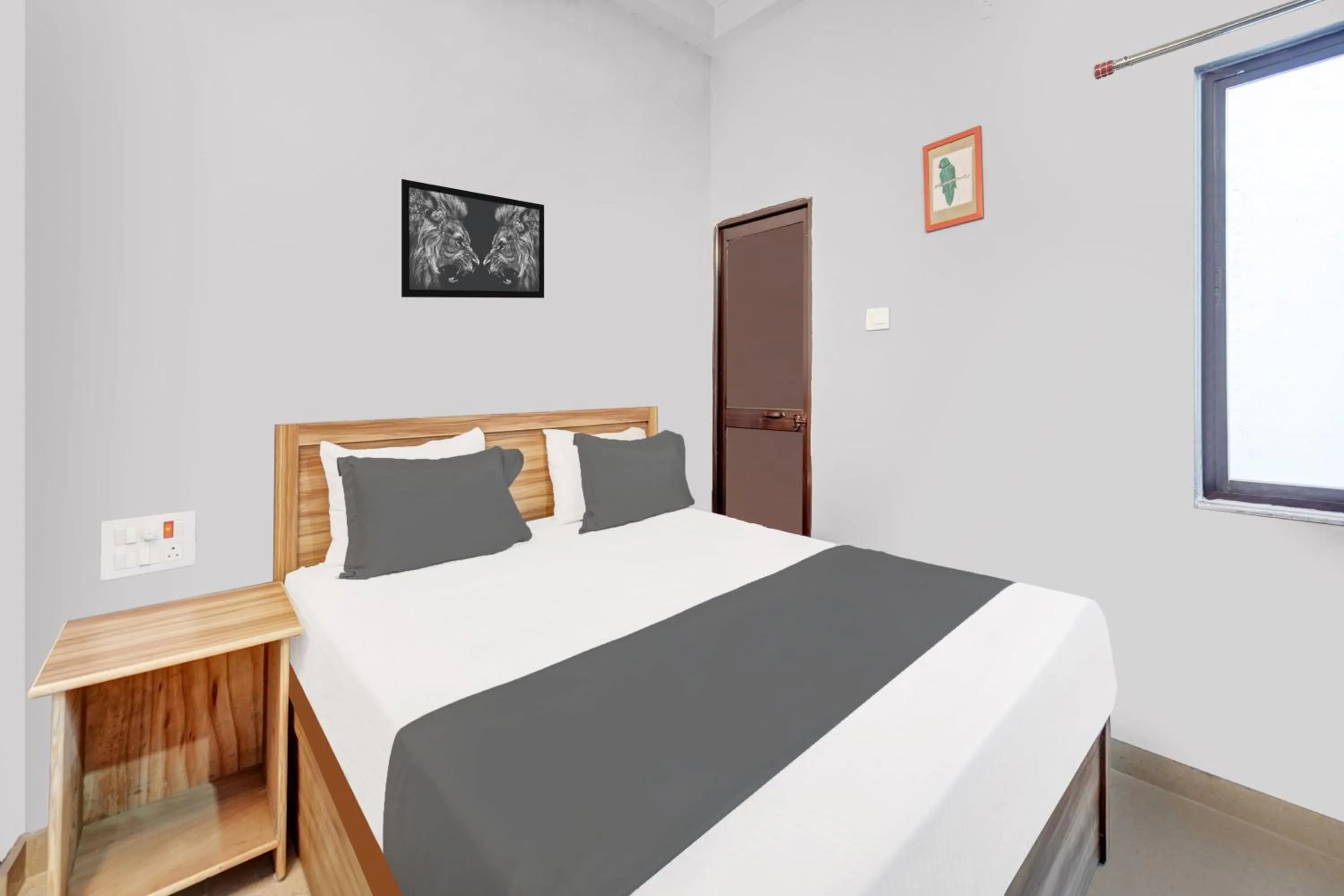 Bedroom, Bed in HOTEL O ROYAL GUEST HOUSE