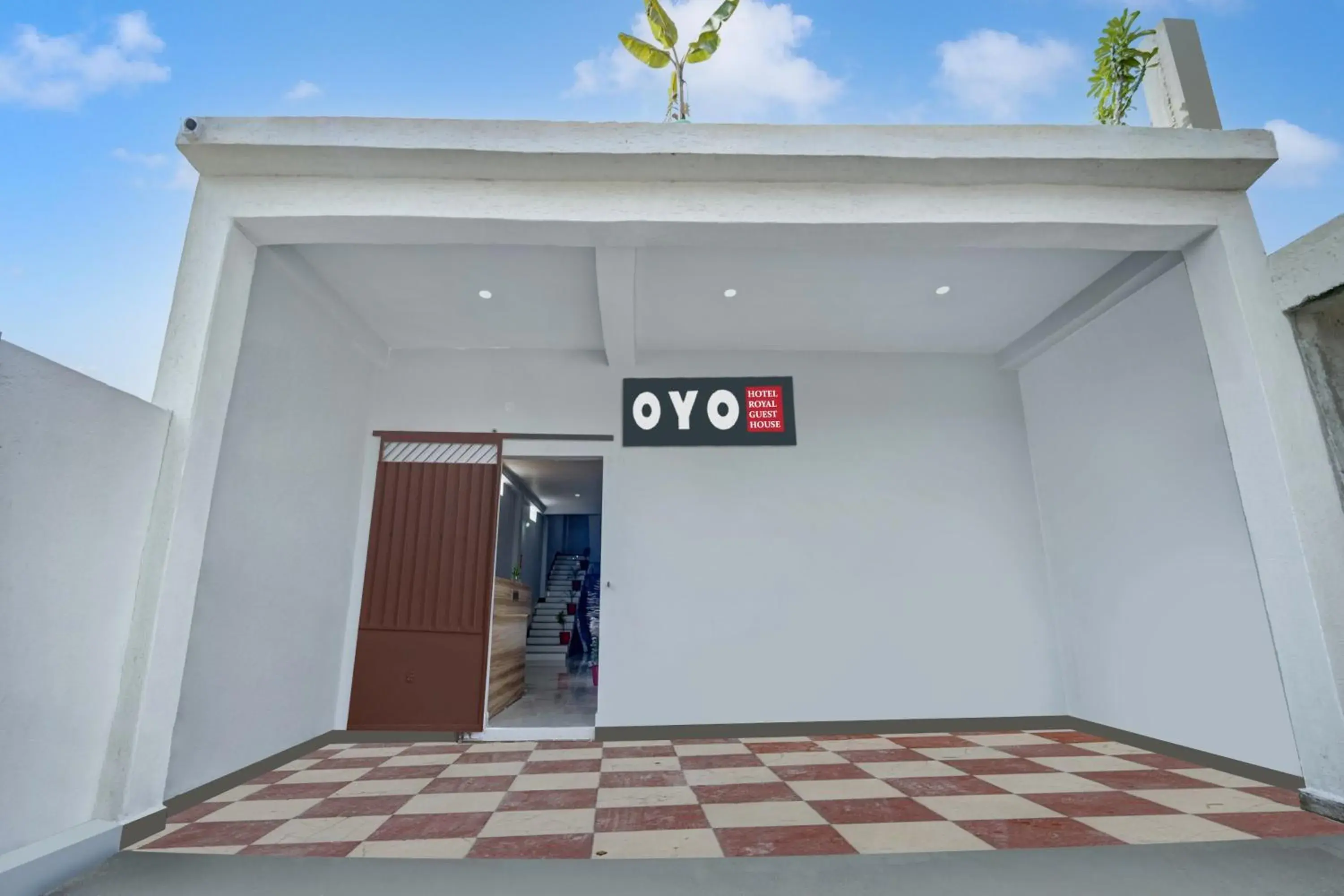 Facade/entrance in HOTEL O ROYAL GUEST HOUSE Facade/entrance in HOTEL O ROYAL GUEST HOUSE